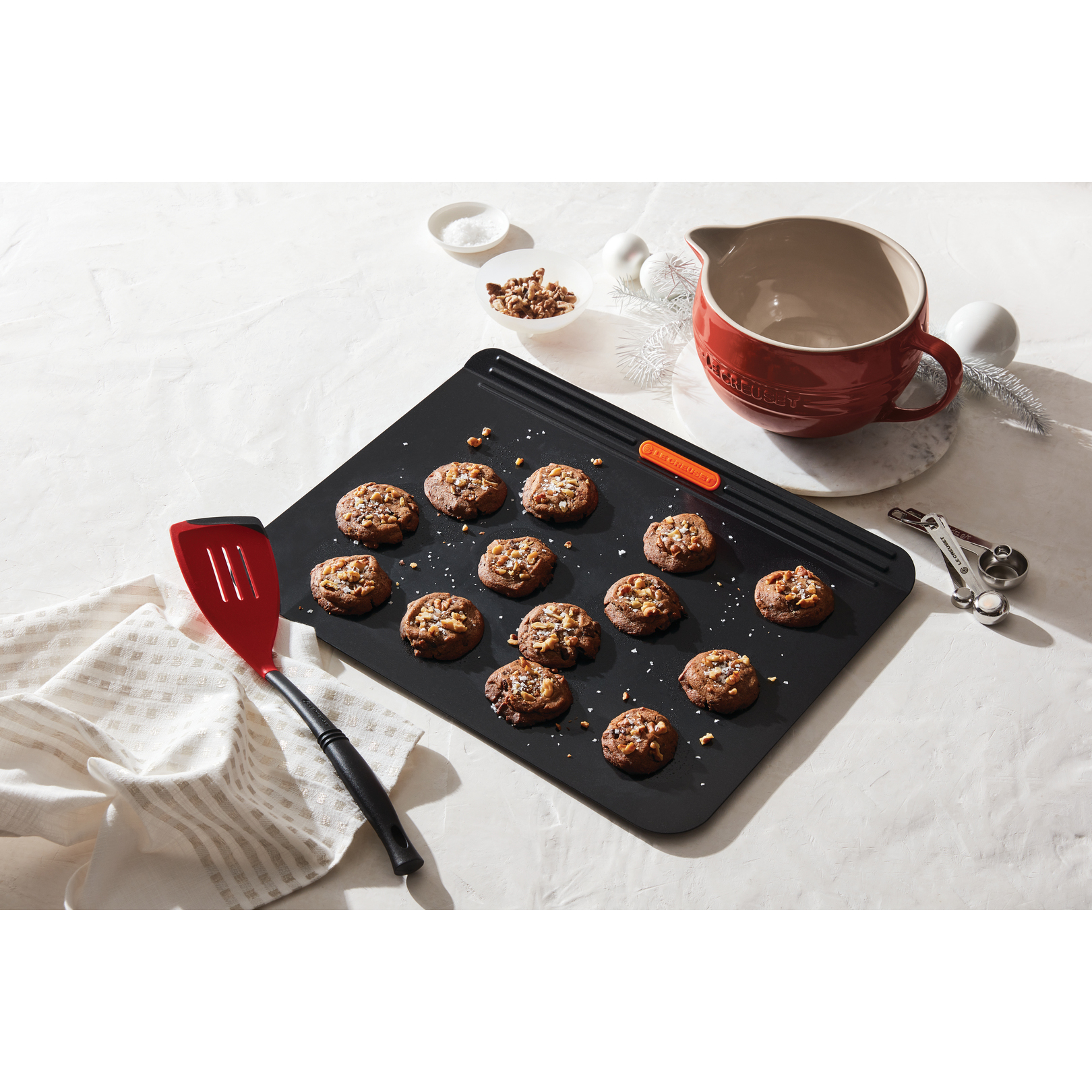 le-creuset-stoneware-mengkom-2l-oranjerood