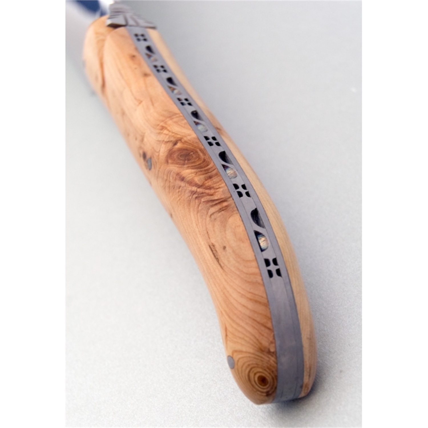 laguiole-en-aubrac-olivier-champagnesabel-olijfhout