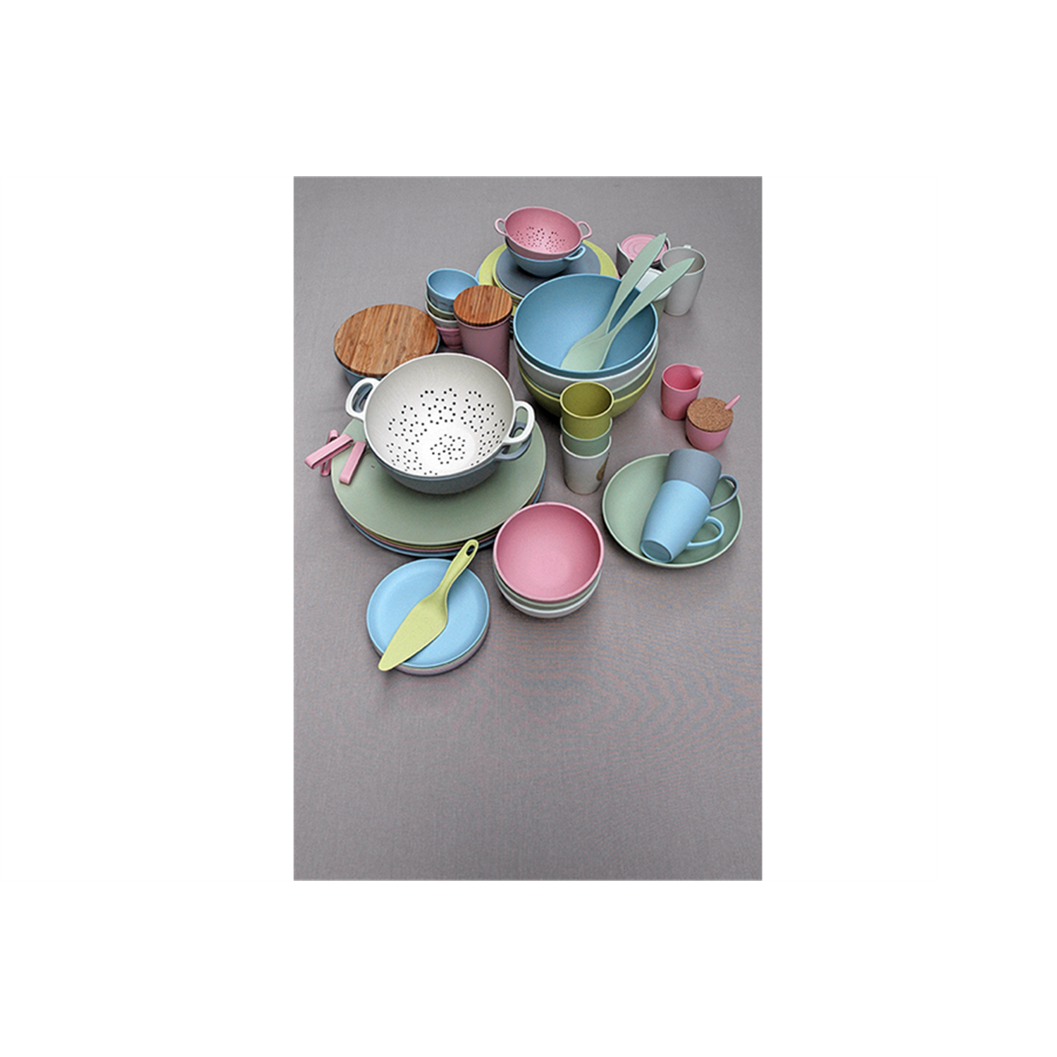 zuperzozial-saled-slacouvert-willow-green