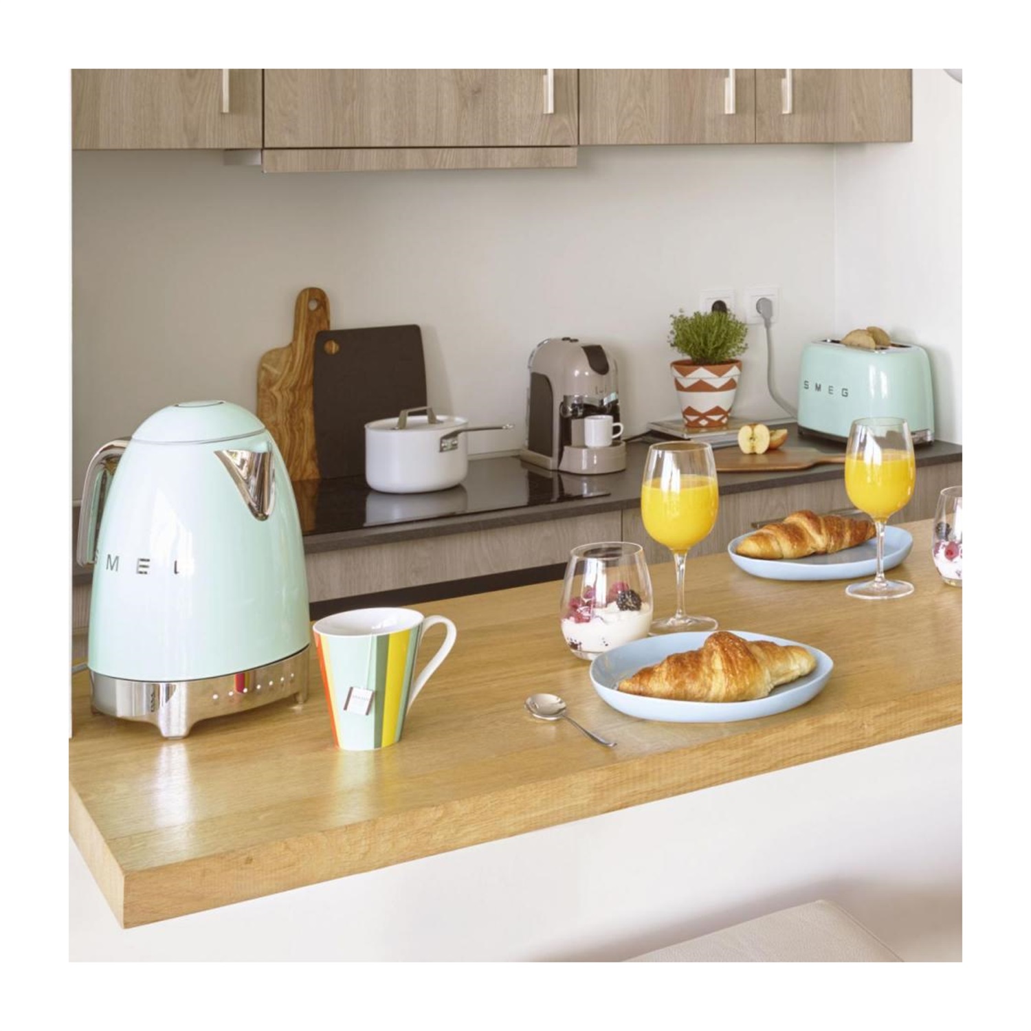 smeg-variabele-waterkoker-klf04pgeu-watergroen