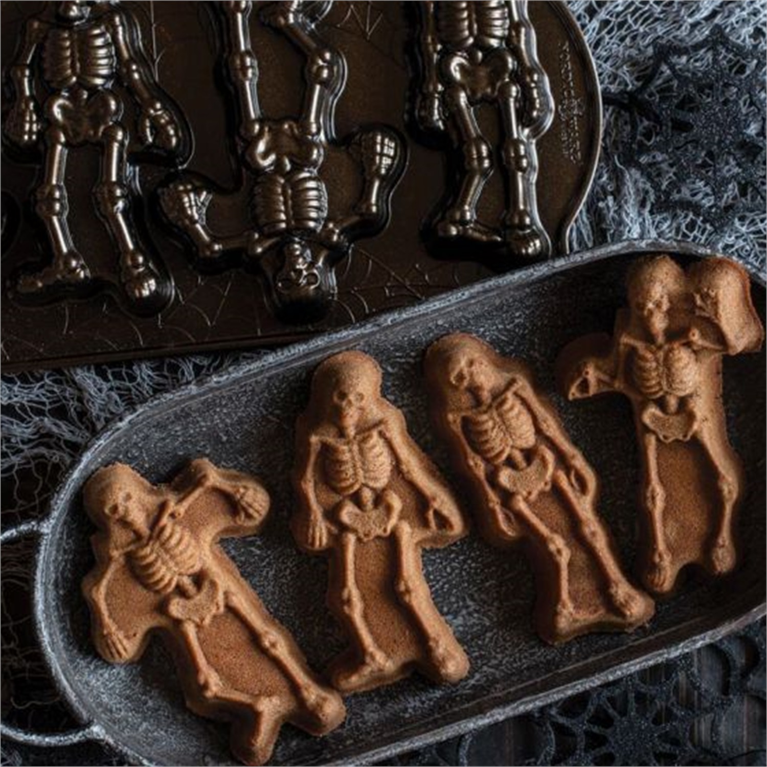 nordic-ware-spooky-skeleton-cakevorm-4-vaks-brons