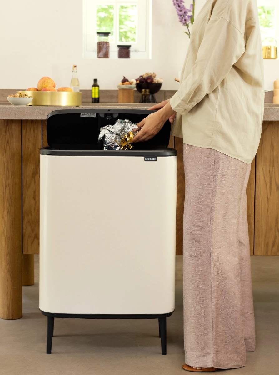 brabantia-bo-touch-bin-hi-afvalemmer-60l-soft-beige4.jpg