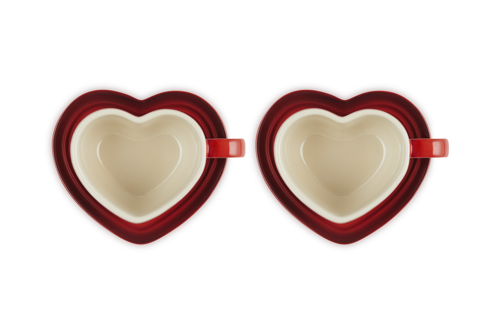 le-creuset-koffiekop-met-schotel-hart-2-stuks-kersenrood4.jpg