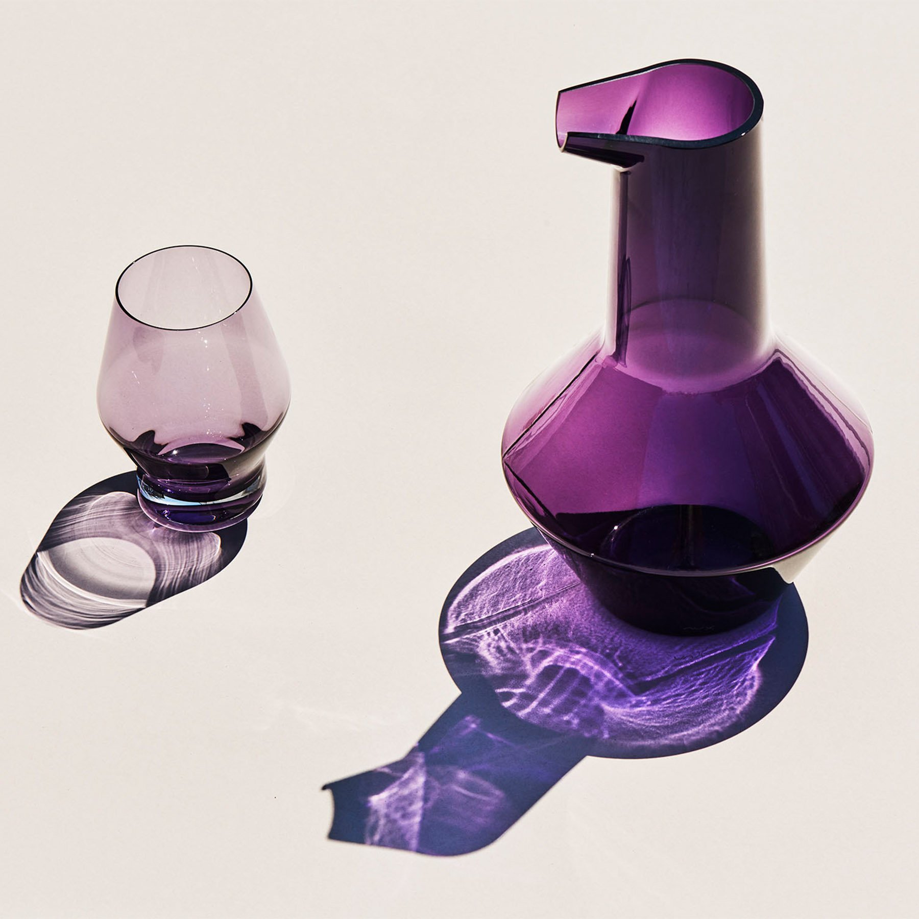 duzenlemeler_0005_lifestyle_-_beak_water_decanter___glass_-_22374___28781_-_purple_v2_1800x1800