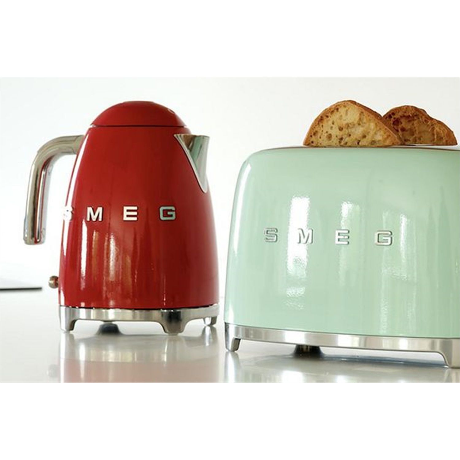 smeg-waterkoker-klf03rdeu-rood