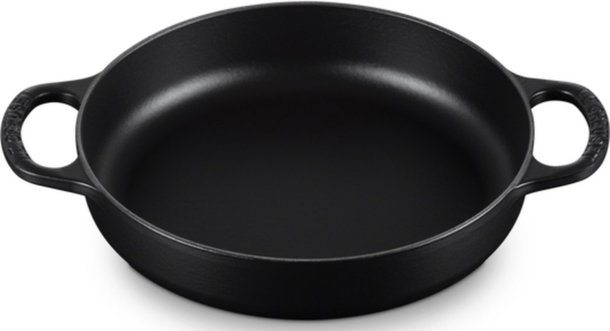 le-creuset-signature-serveerpan-28cm-mat-zwart.jpg