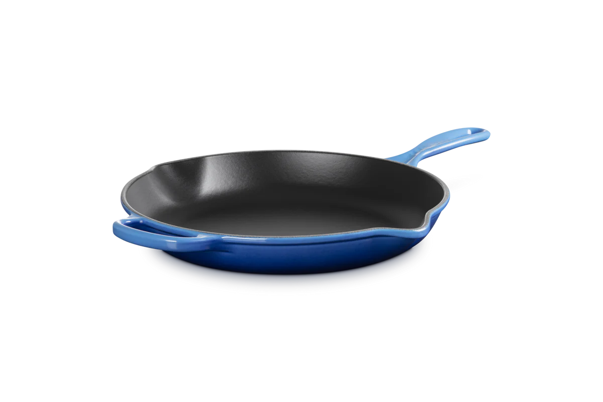 le-creuset-signature-skillet-30cm-azure5.jpg
