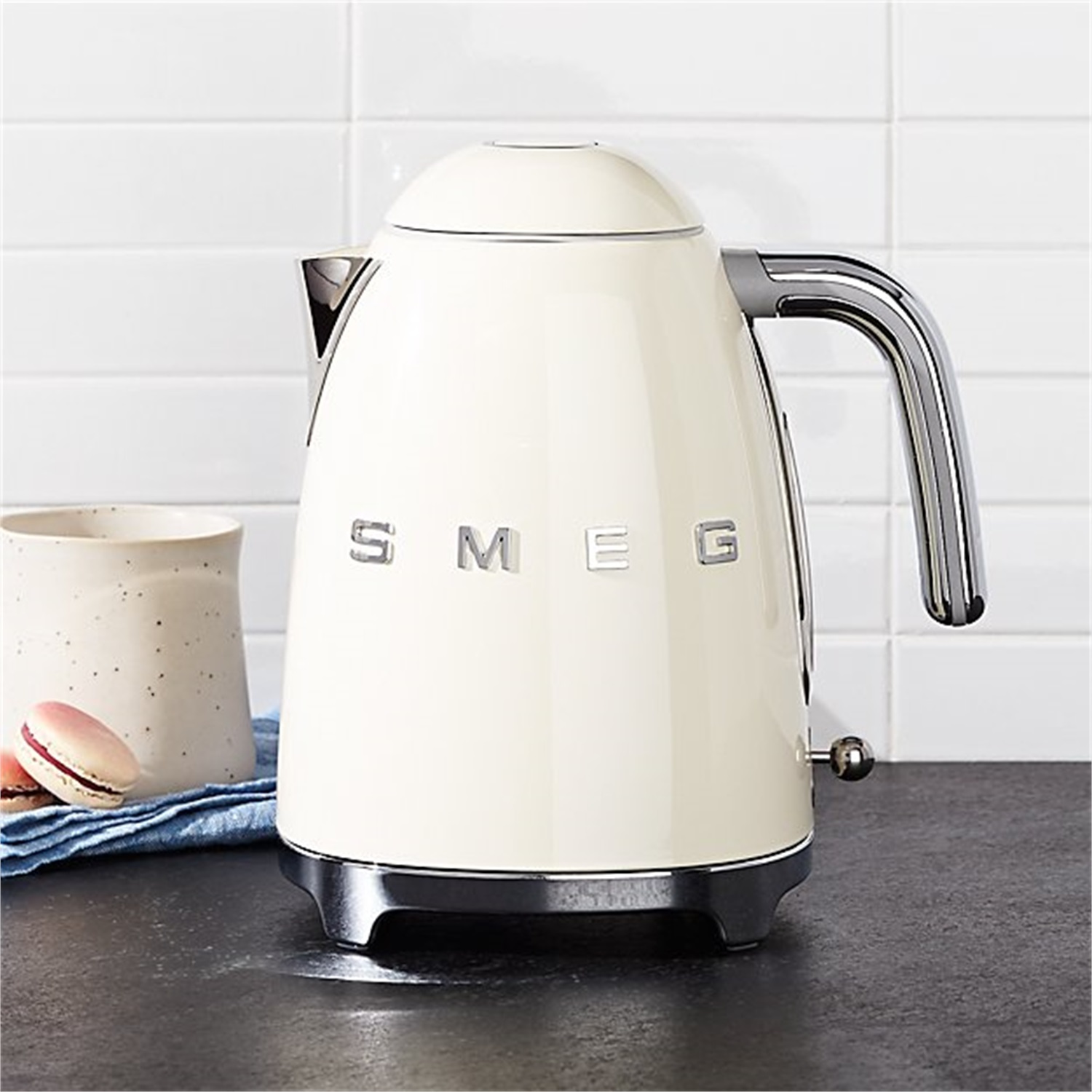smeg-waterkoker-klf03creu-creme