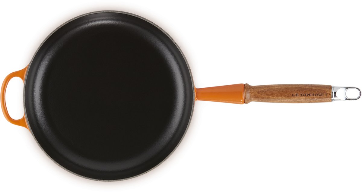 le-creuset-signature-koekenpan-met-houten-steel-24cm-oranjerood3.jpg