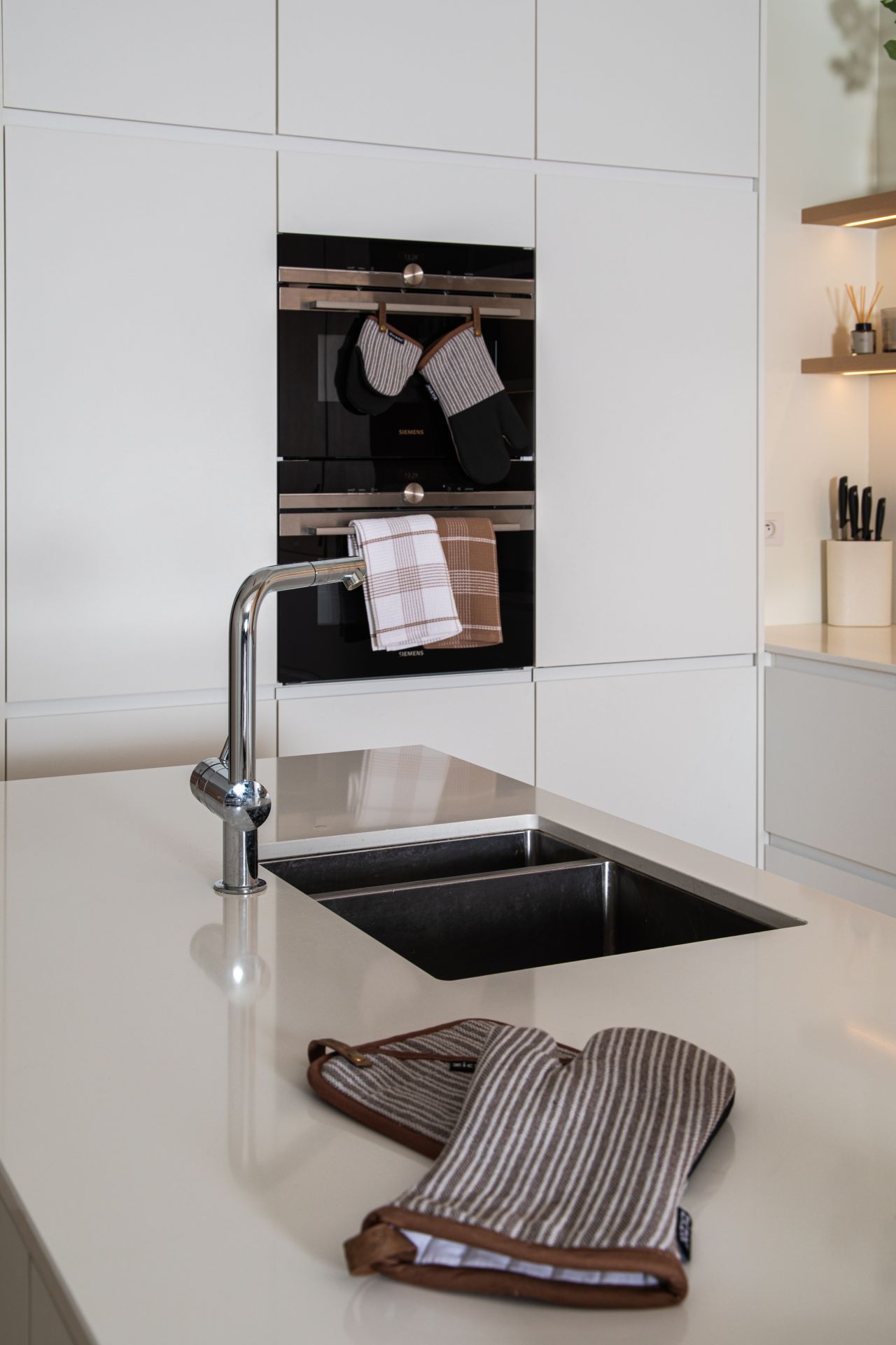 tiseco-ovenwant-venton-2-stuks-taupe-dark3.jpg