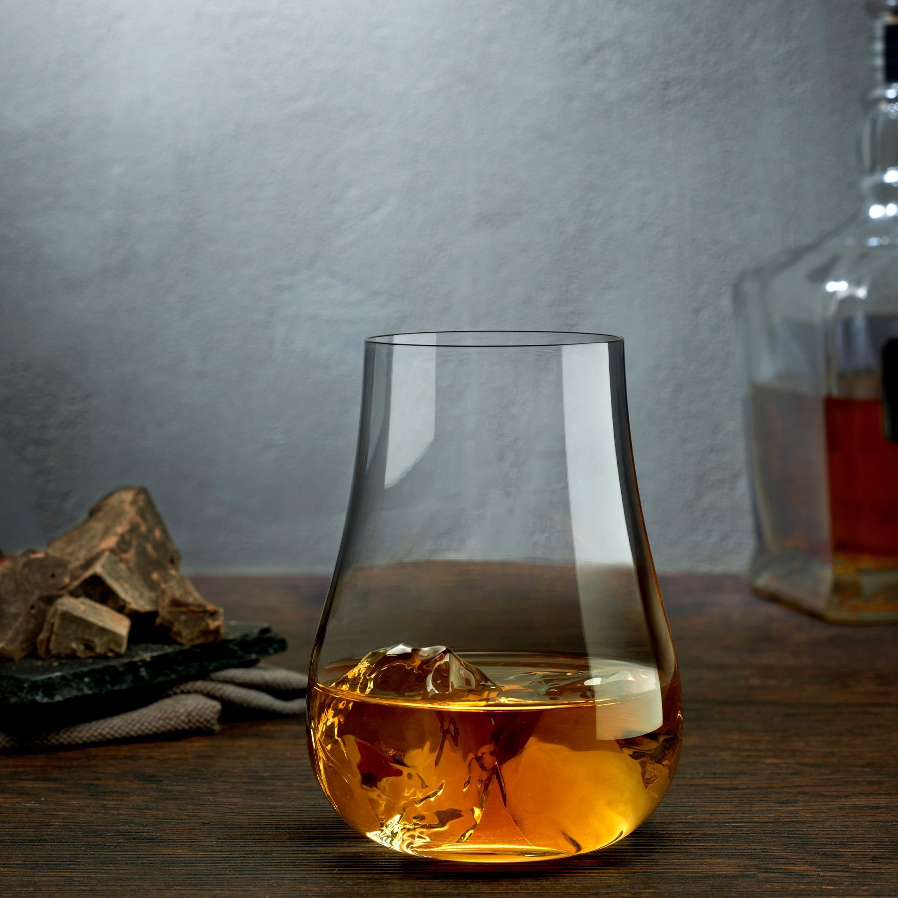 1800-1800_0000_lifestyle_-_vintage_whisky_glass_-_64160_-_1080748_1800x1800