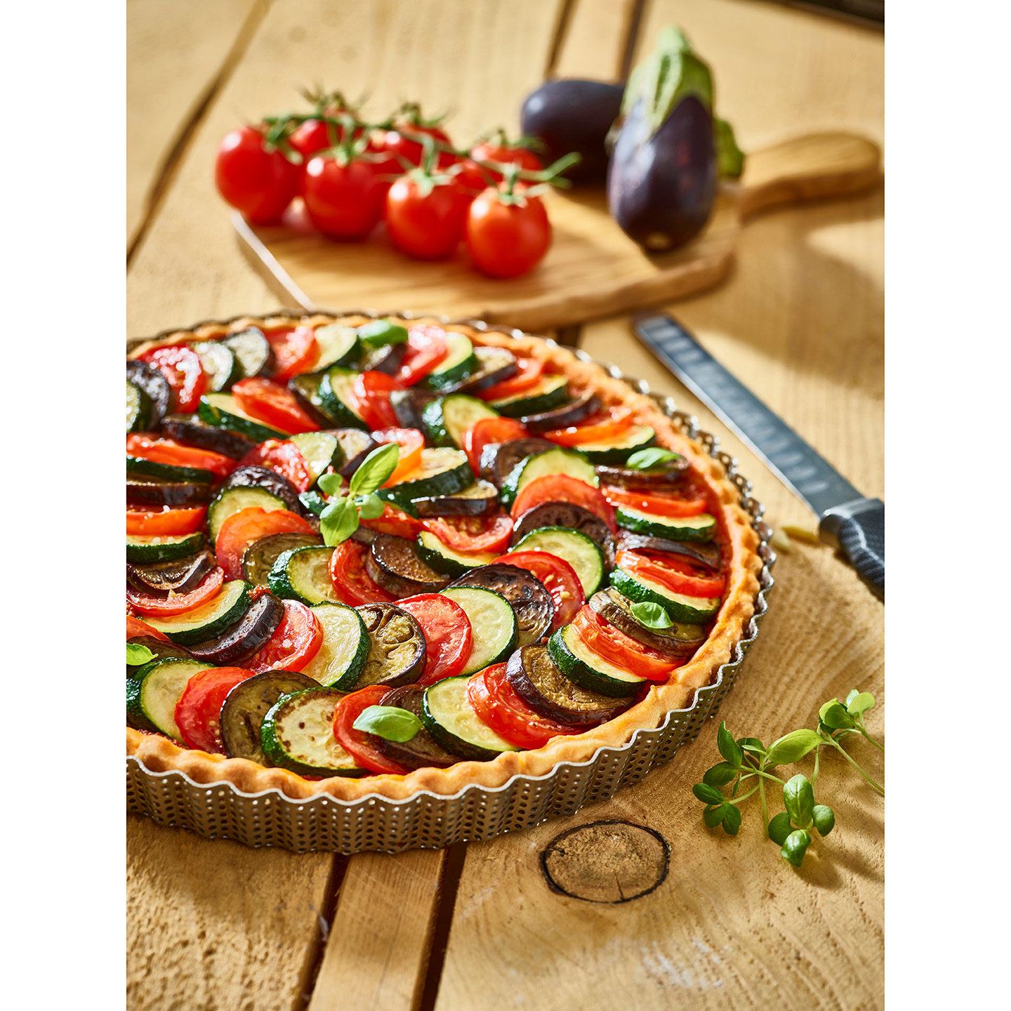 de-buyer-quichevorm-geperforeerd-met-uitneembare-bodem-28cm---sfeer-1.jpg