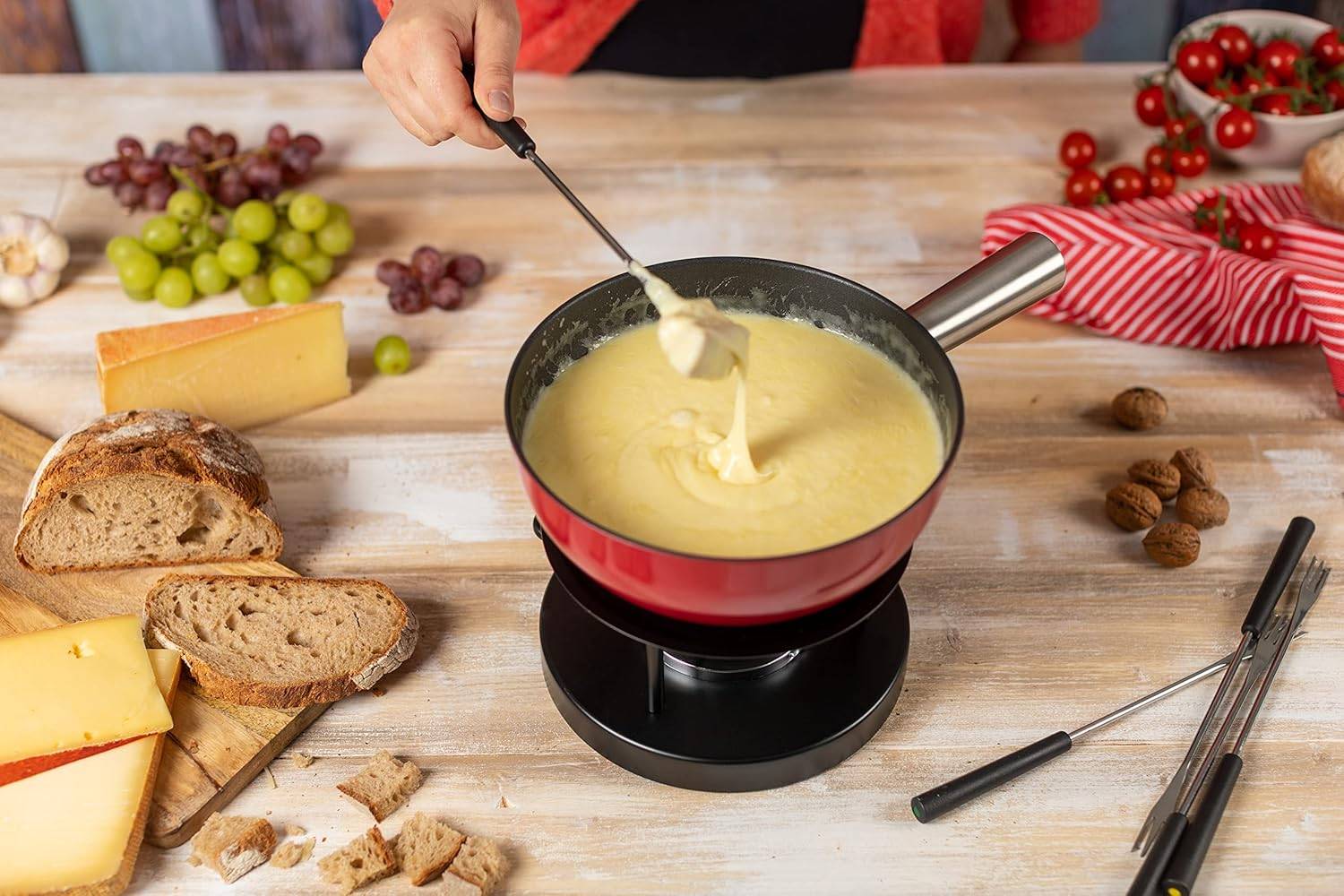 kuhn-rikon-caquelon-aluminium-induction,-22cm-rood-sfeer3