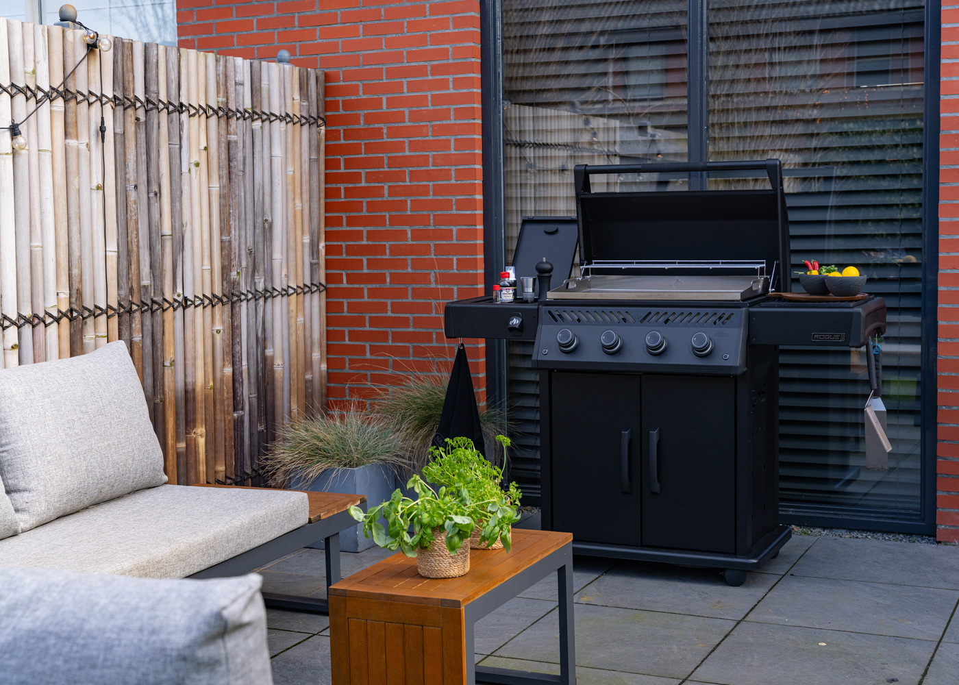 napoleon-phantom-rogue-pro-30-plancha-gas,-mat-zwart7