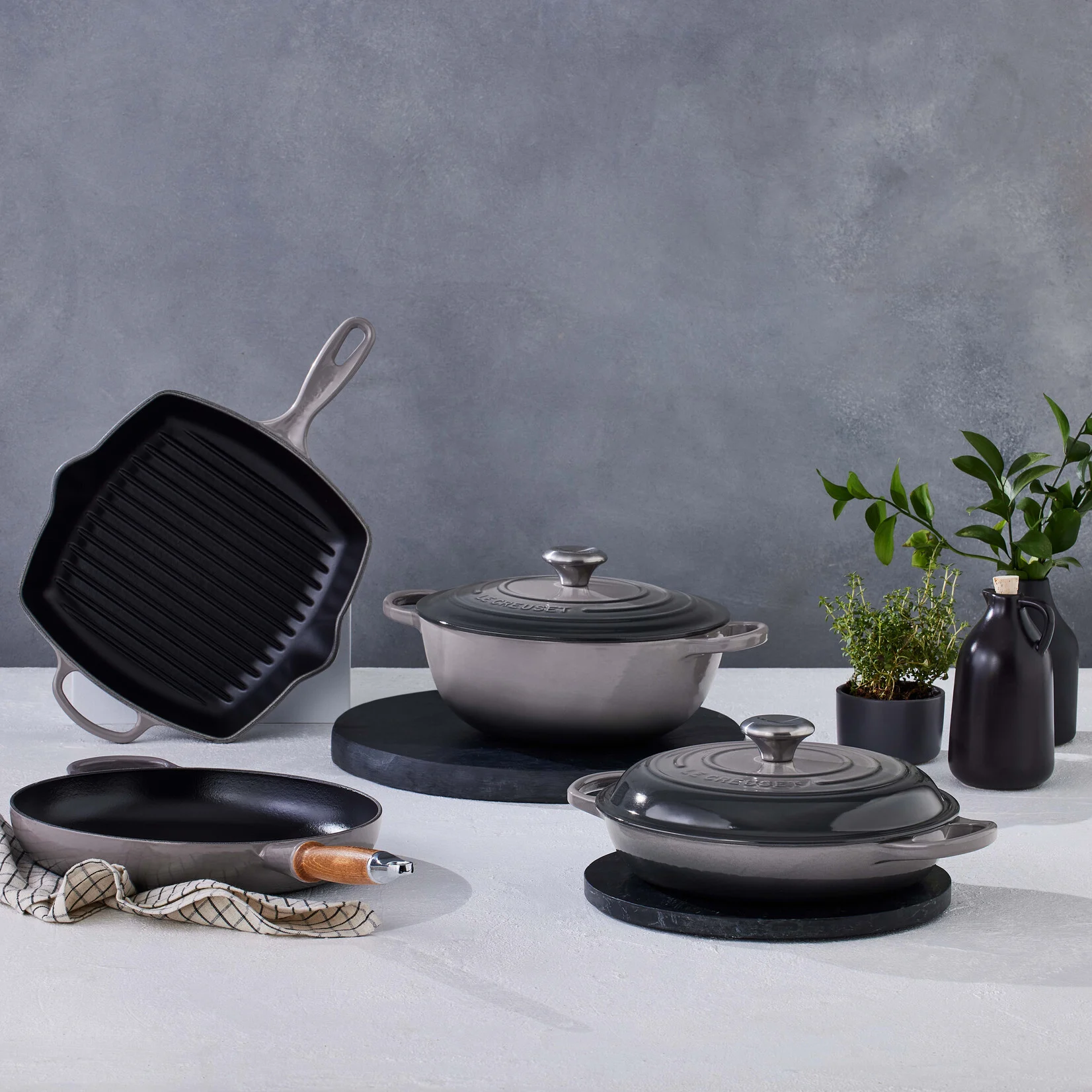 le-creuset-signature-grillpan-26x26cm-flint_4webp