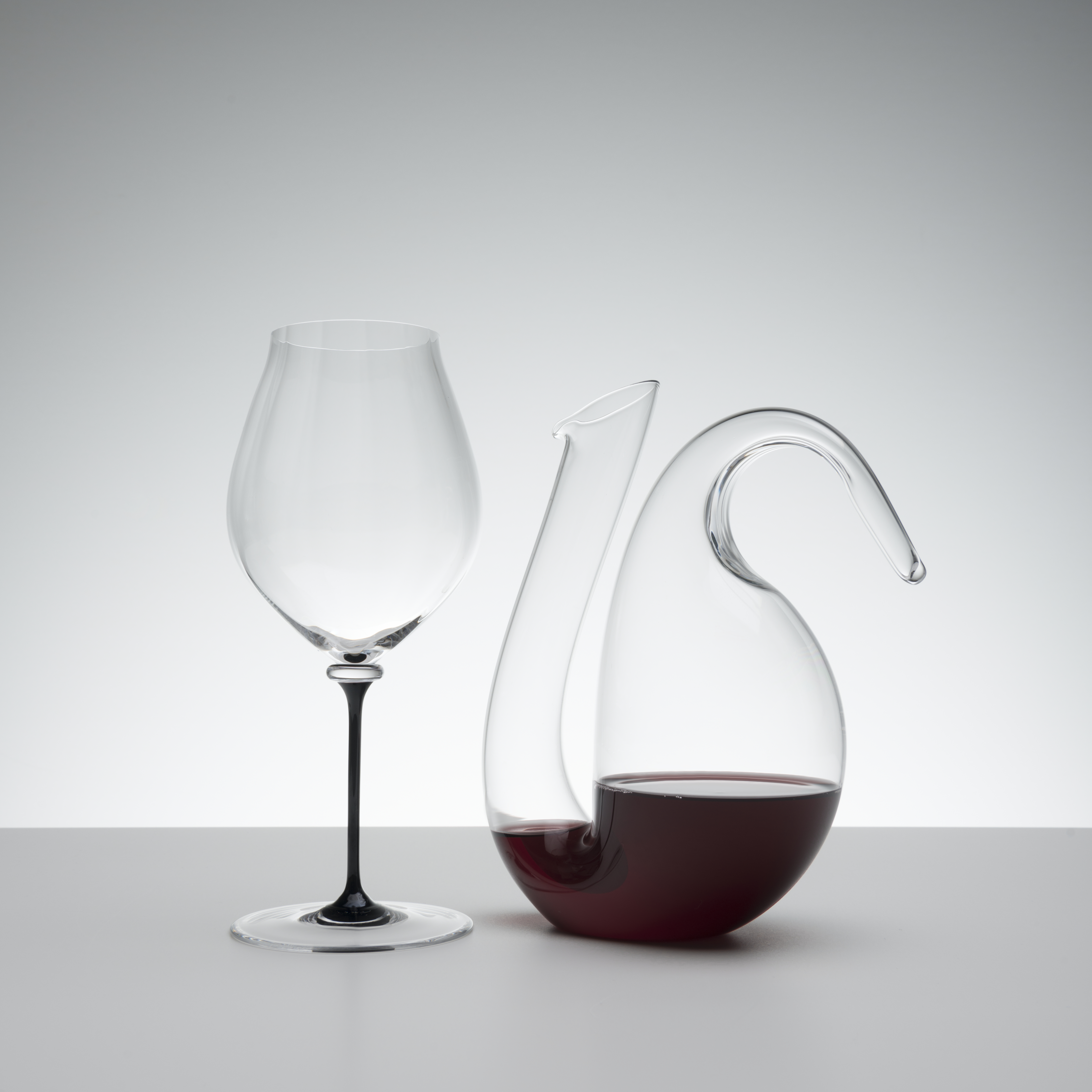 riedel-fatto-mano-performance-pinot-noir-mondgeblazen-wijnglas-zwarte-steel