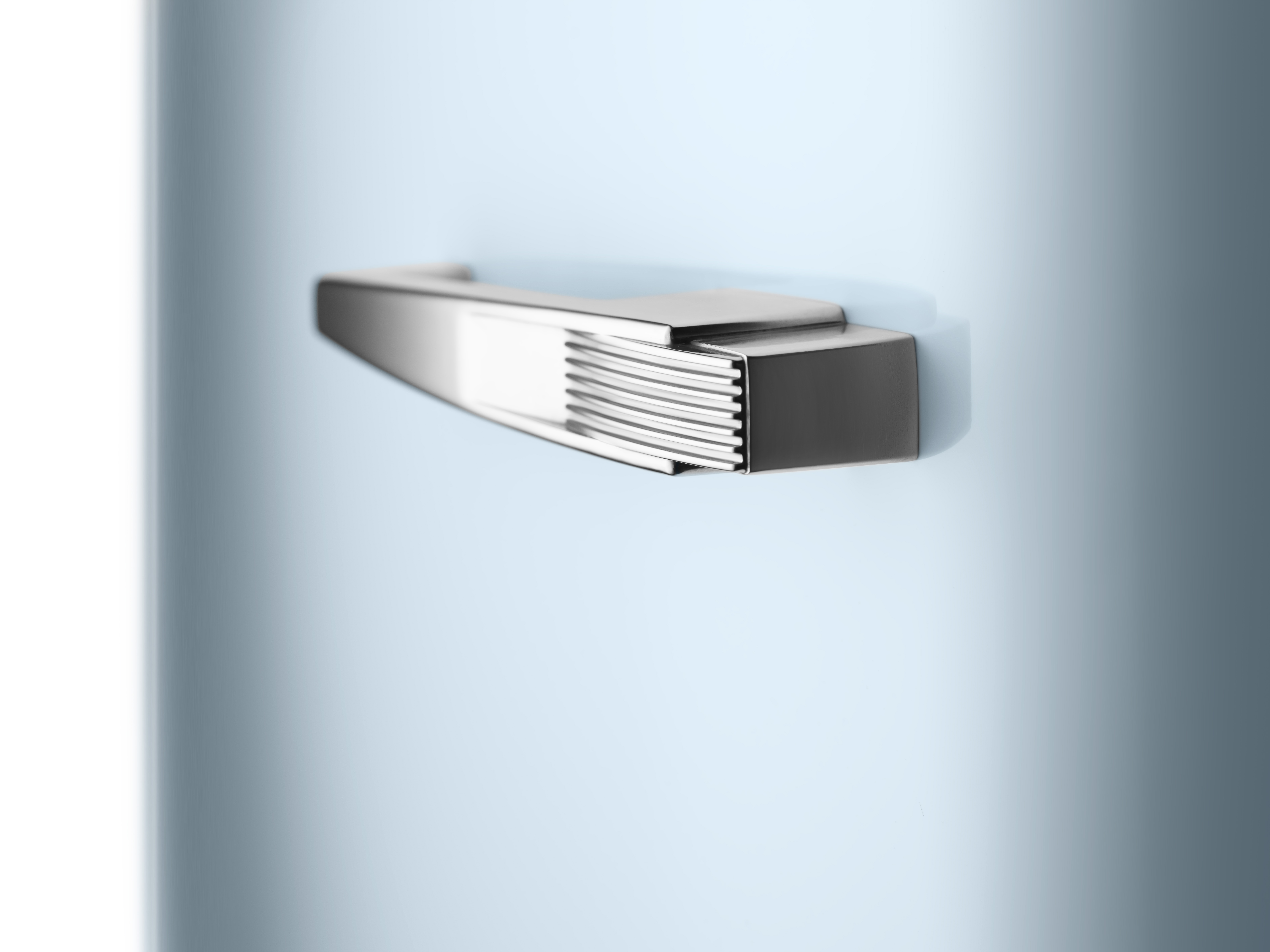 smeg-jaren-50-koelkast-met-vriesvak-fab28lpb5-pastelblauw-linksdraaiend