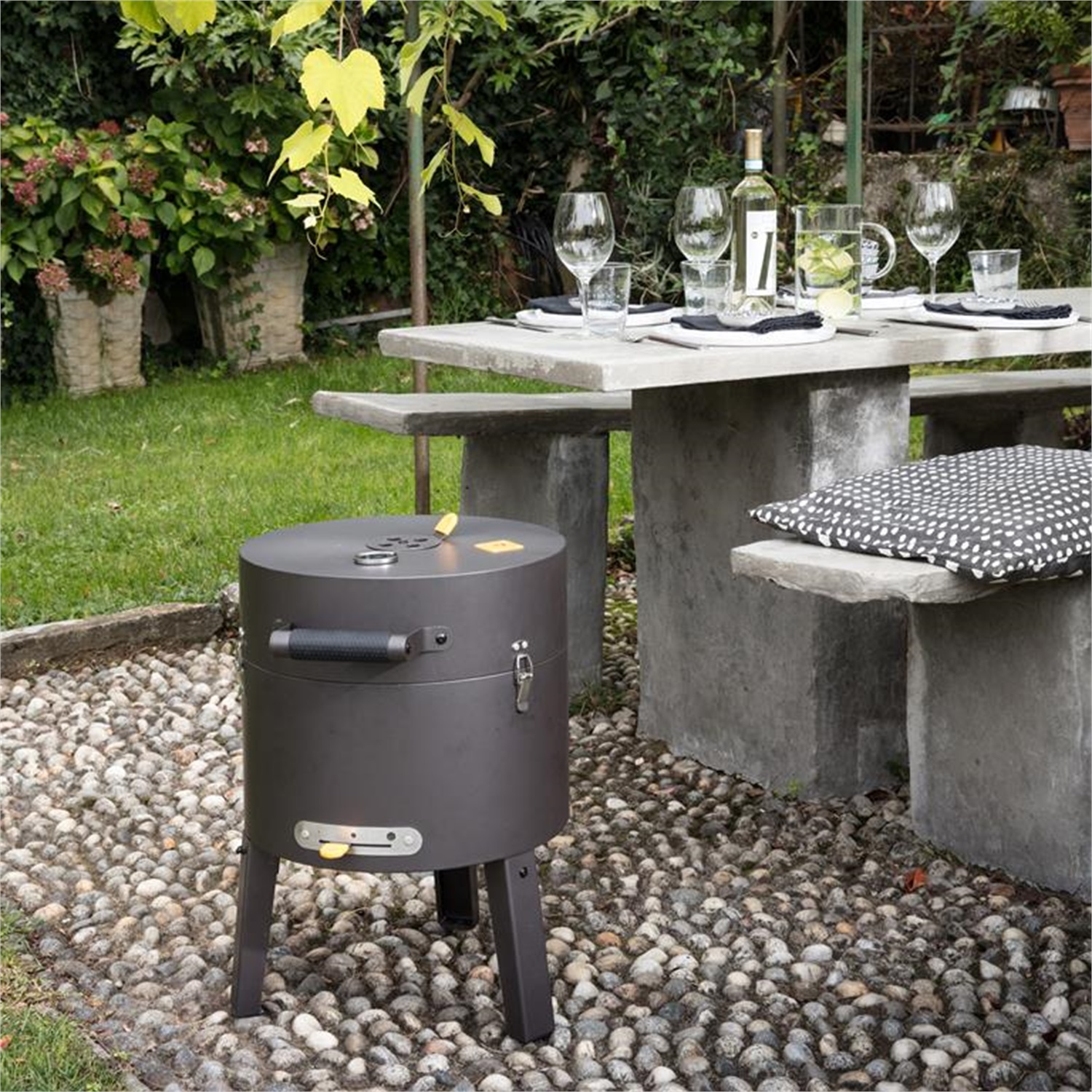 boretti-outdoor-kitchen-tonello-houtskoolbarbecue-antraciet
