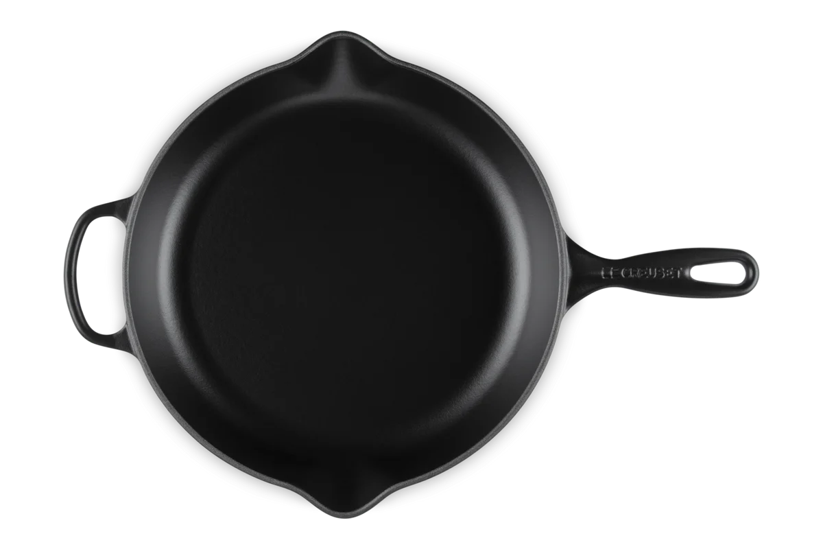 le-creuset-signature-skillet-30cm-mat-zwart2.jpg