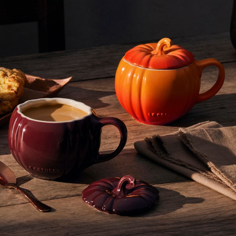 le-creuset-stoneware-mok-met-deksel-pompoen-oranjerood6.jpg