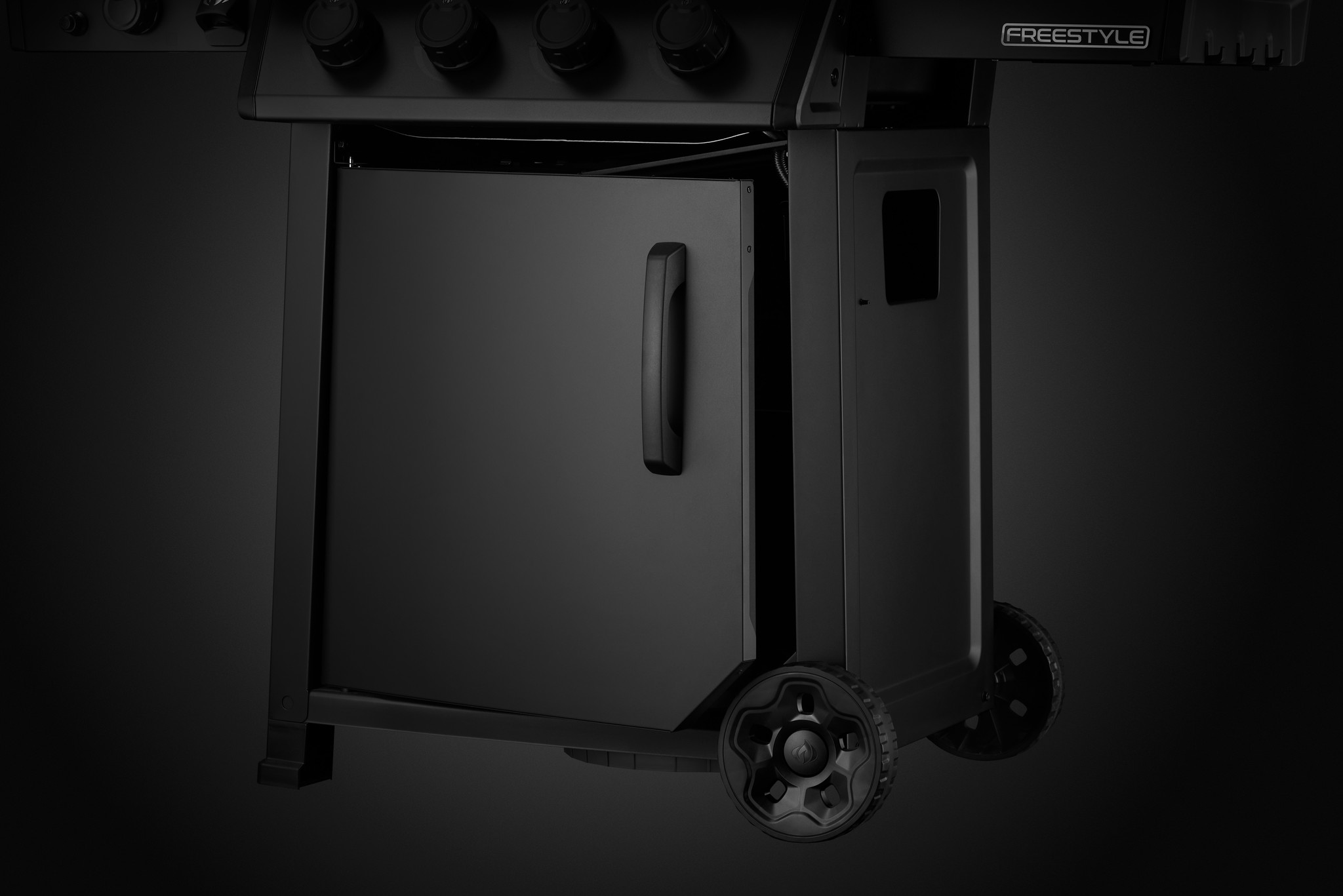 napoleon-phantom-freestyle-425-gasbarbecue-met-rvs-roosters-mat-zwart