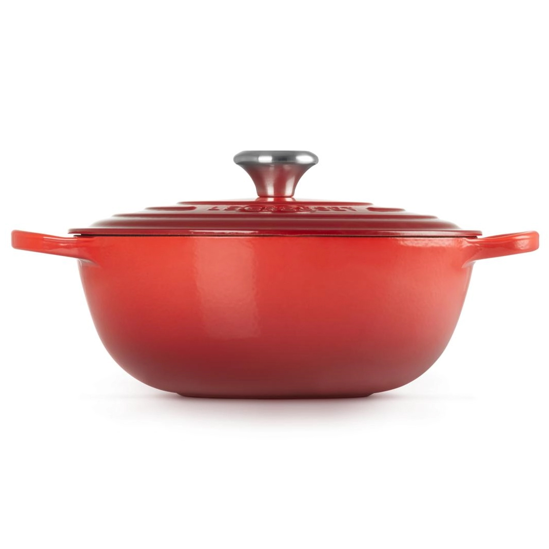 le-creuset-signature-marmite-braadpan-met-zwart-email-28cm-kersenrood