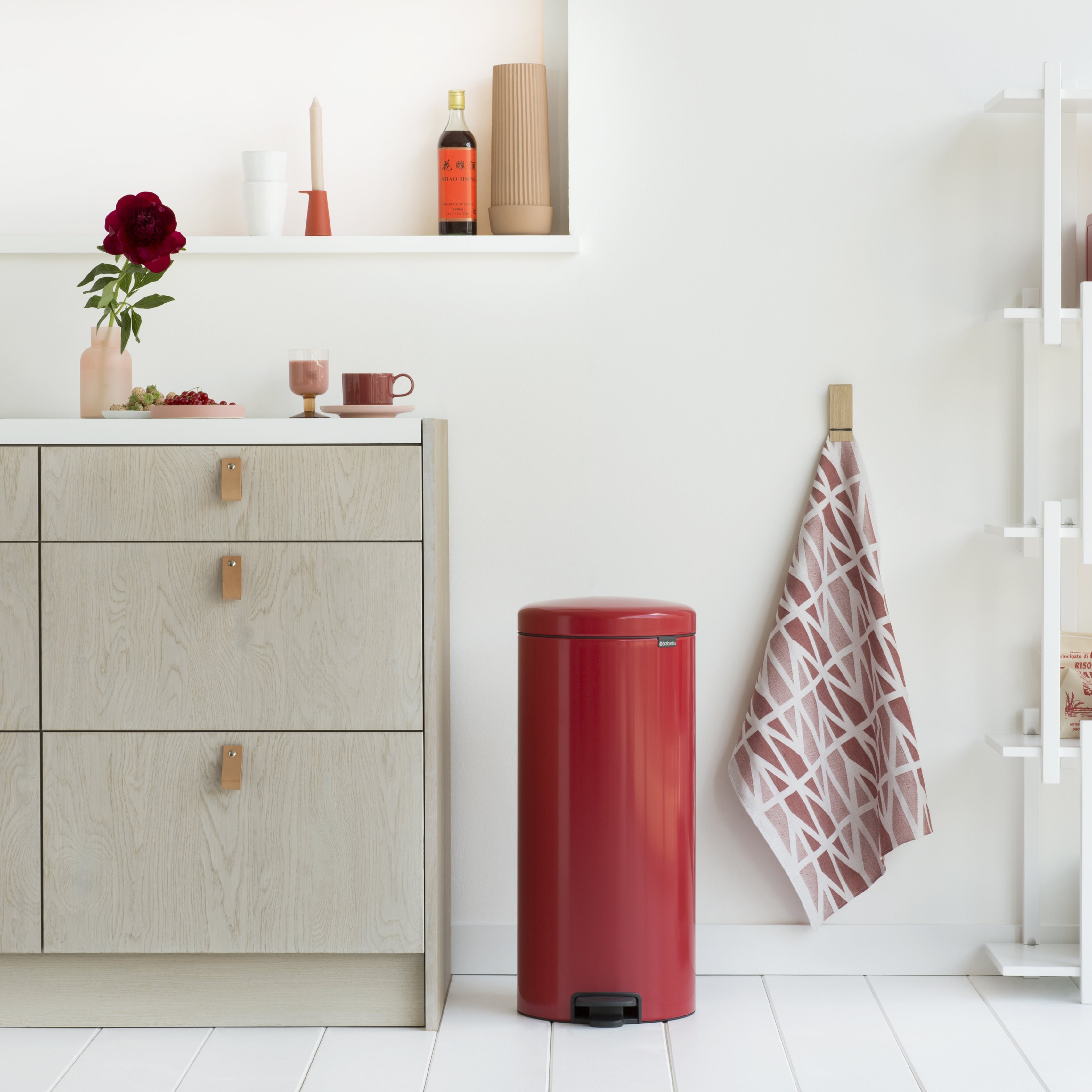 brabantia-newicon-pedaalemmer-30l-rood