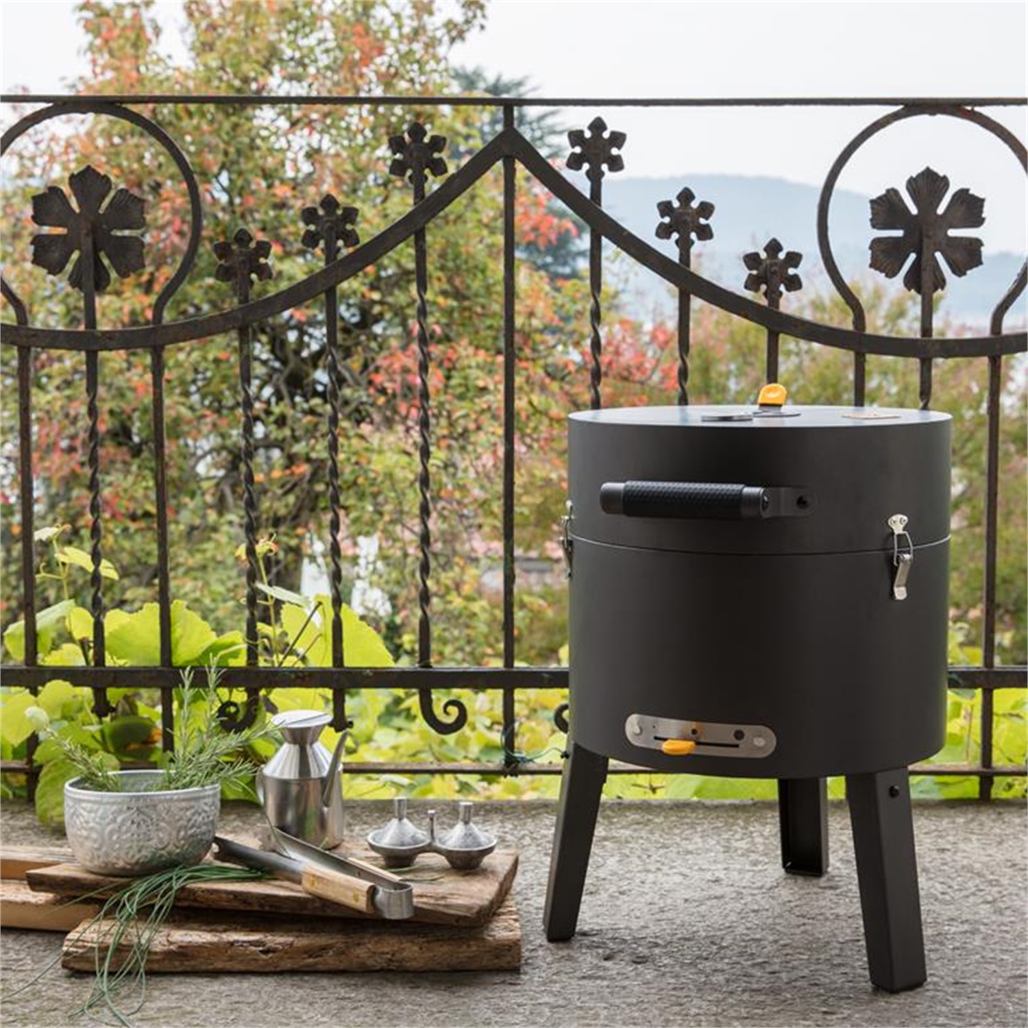 boretti-outdoor-kitchen-tonello-houtskoolbarbecue-antraciet