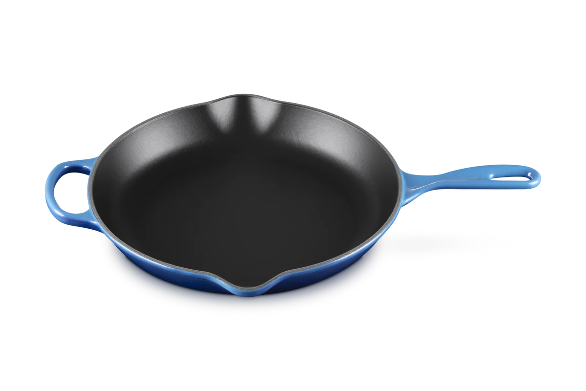 le-creuset-signature-skillet-30cm-azure3.jpg