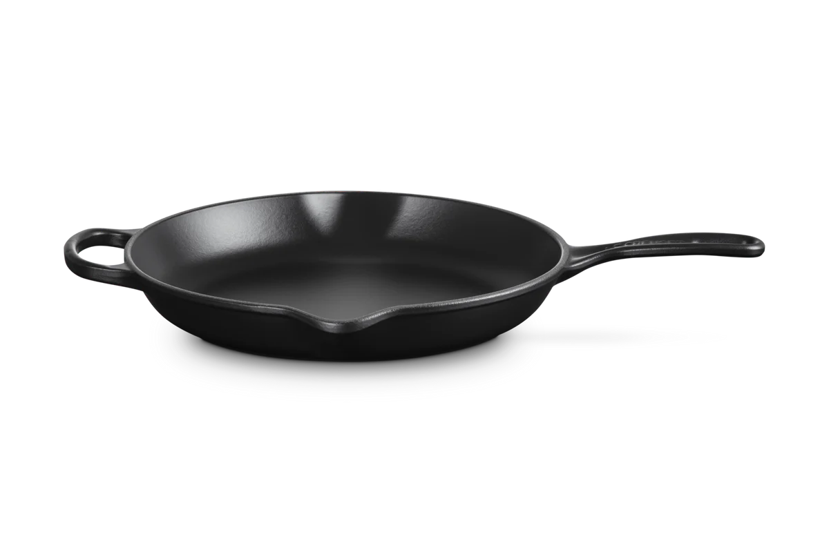 le-creuset-signature-skillet-30cm-mat-zwart3.jpg