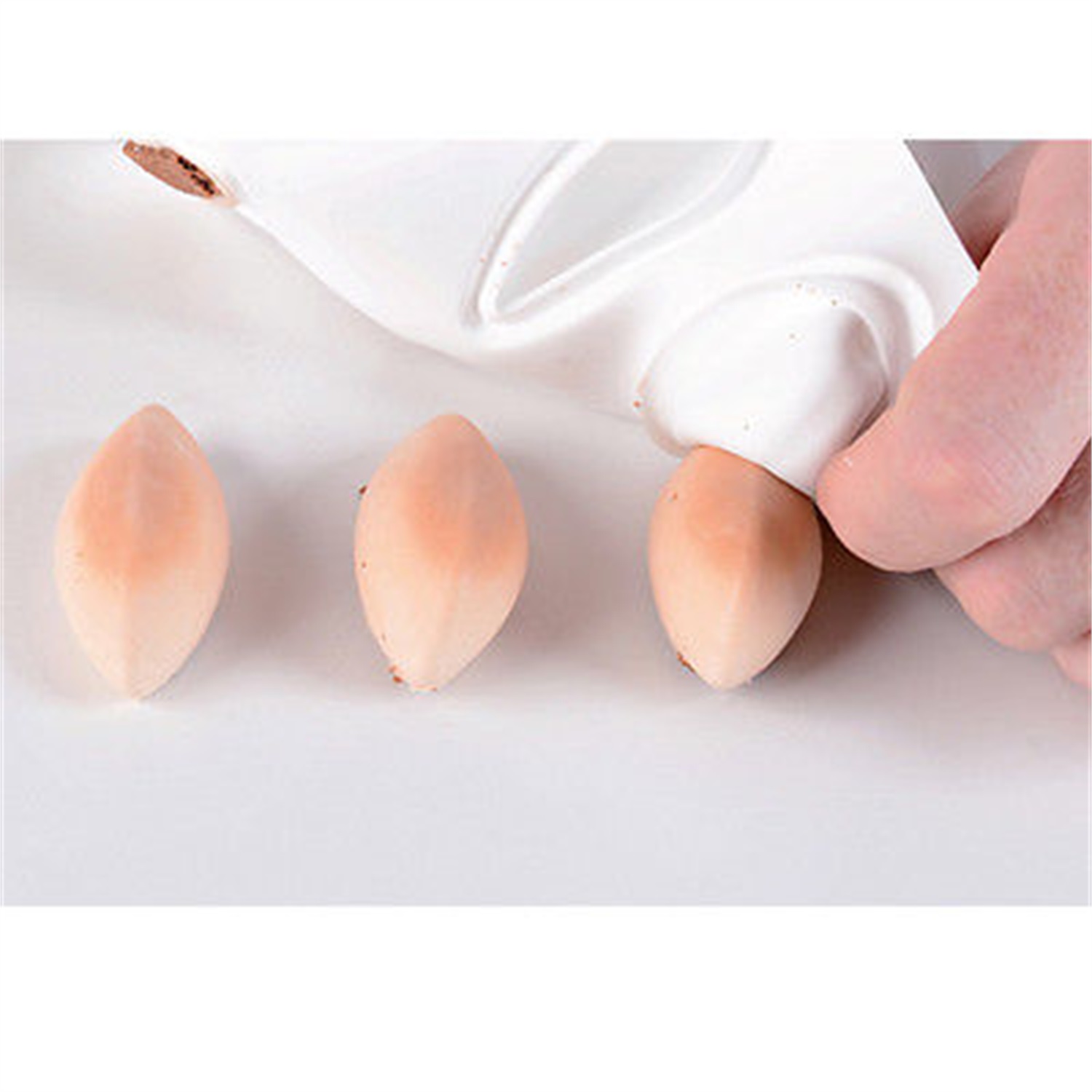 silikomart-mini-desserts-quenelle-24-patisserievorm-12-vaks