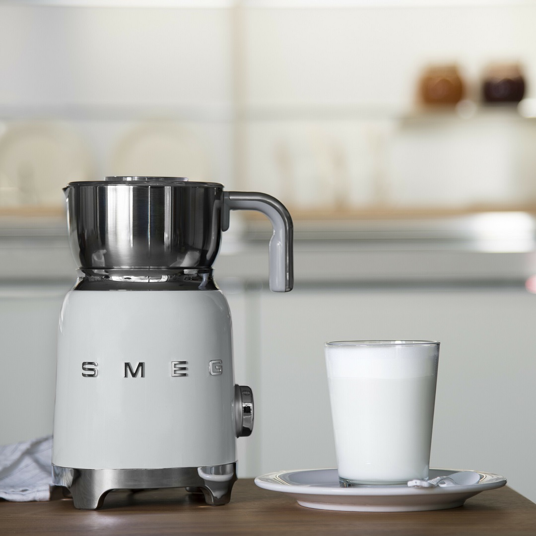 smeg-melkopschuimer-mff11wheu-wit