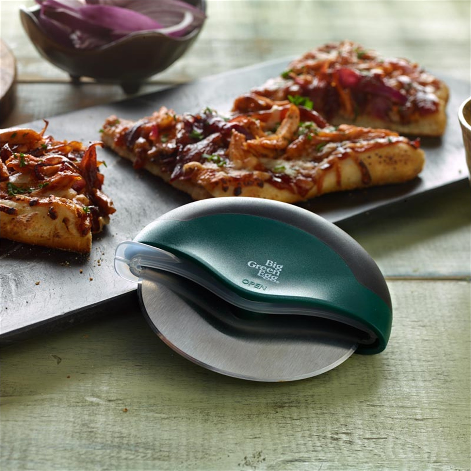 big-green-egg-ultimate-pizza-wheel-pizzasnijder