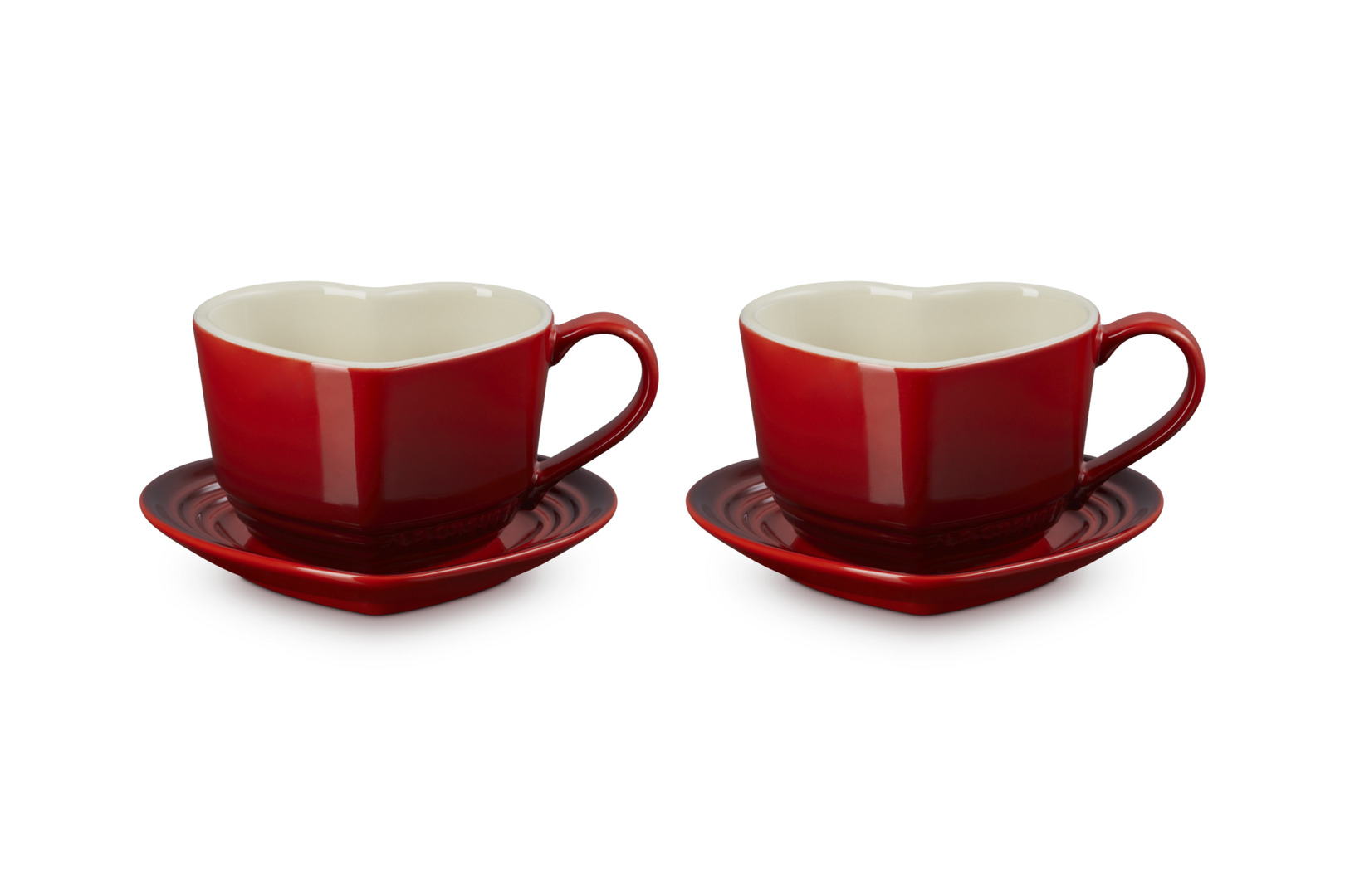 le-creuset-koffiekop-met-schotel-hart-2-stuks-kersenrood2.jpg