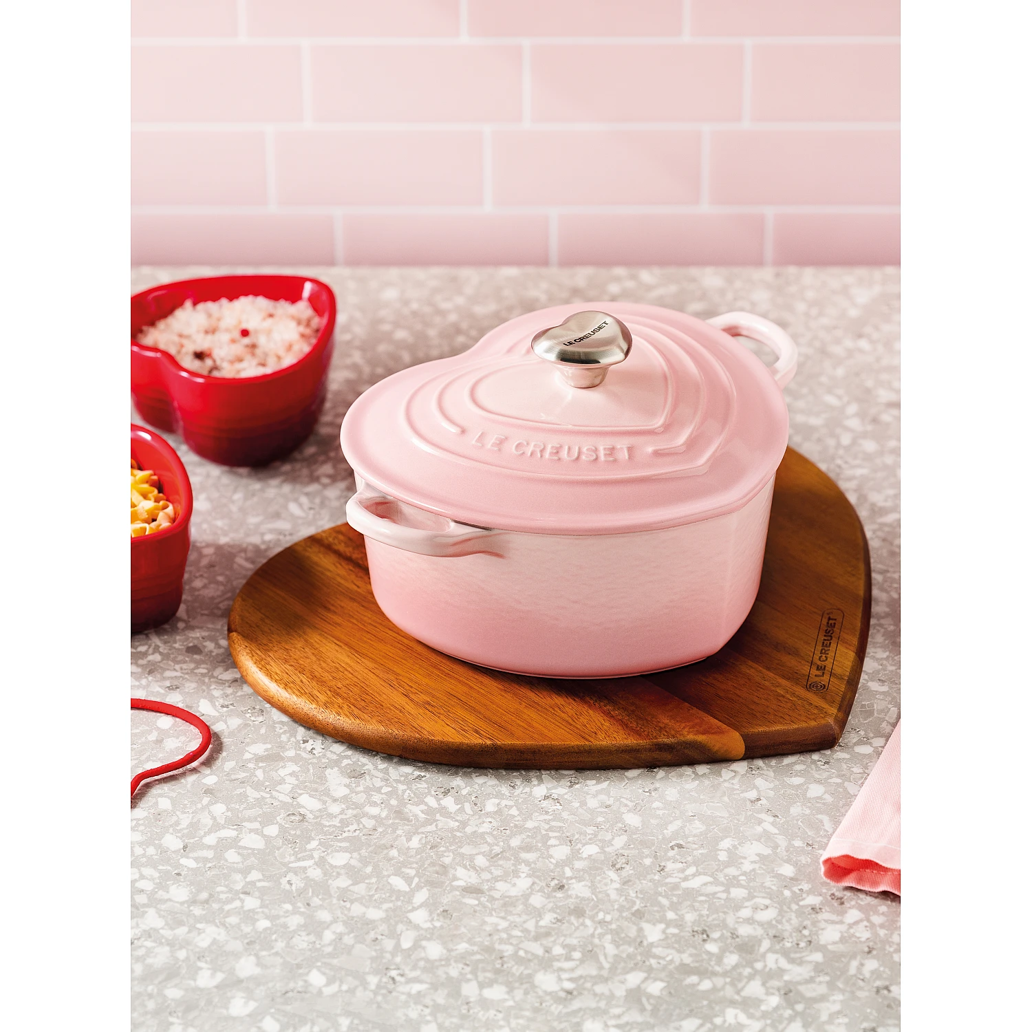 Le Creuset Signature Braadpan Hart, 20cm shell pink kopen? | Kookpunt
