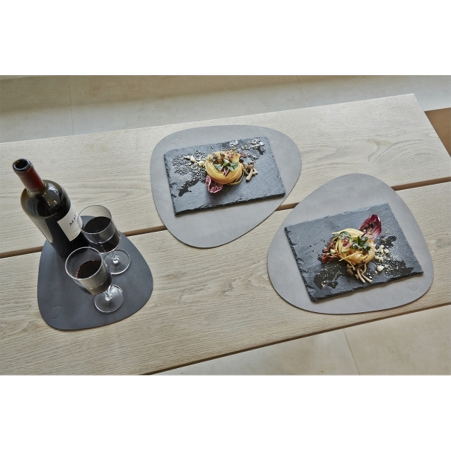 lind-dna-tablemat-curve-placemat-37x44cm-lichtgrijs