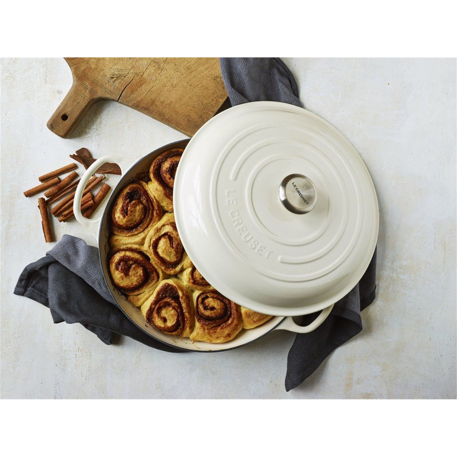 le-creuset-signature-braadpan-22cm-meringue
