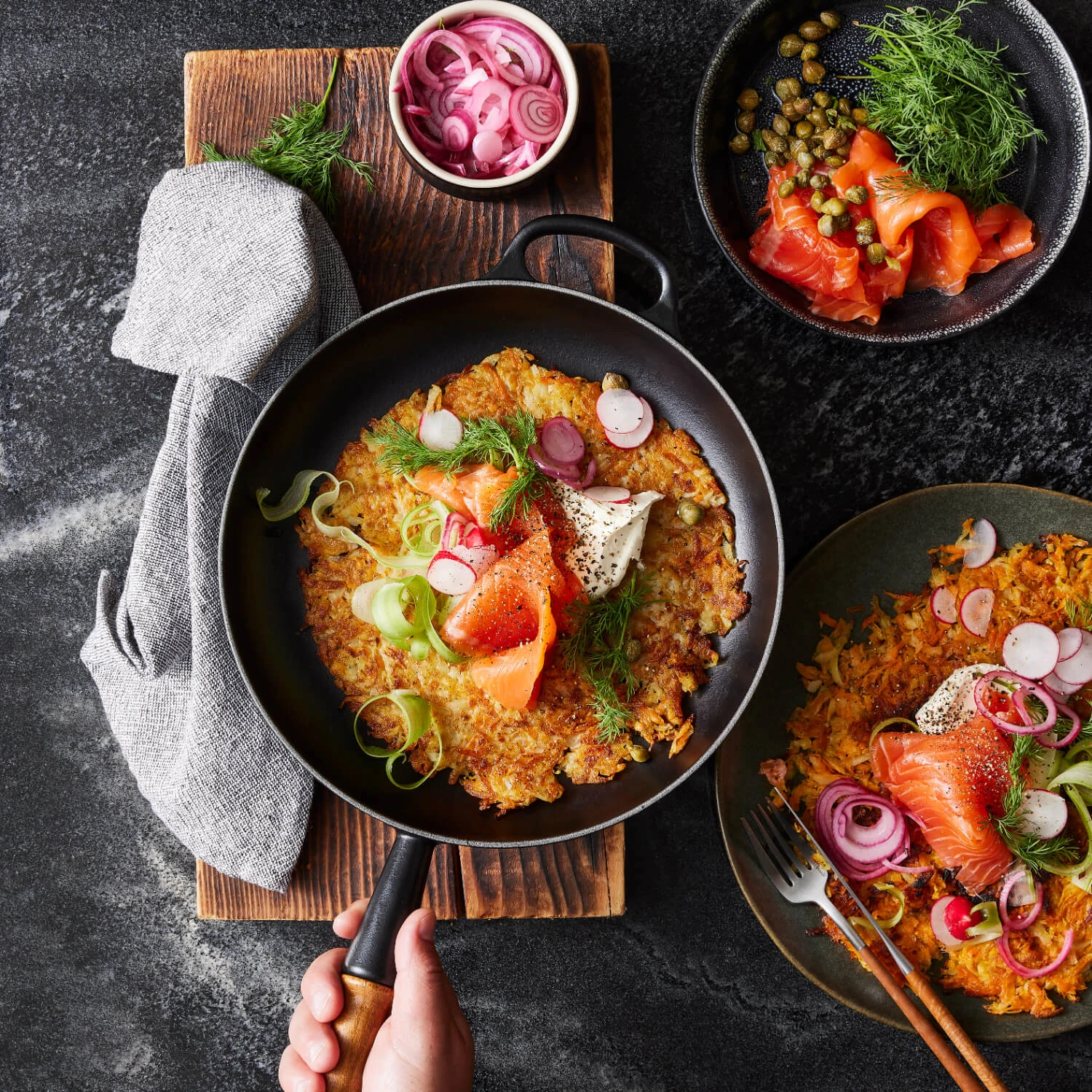 le-creuset-signature-koekenpan-met-houten-steel-26cm-mat-zwart