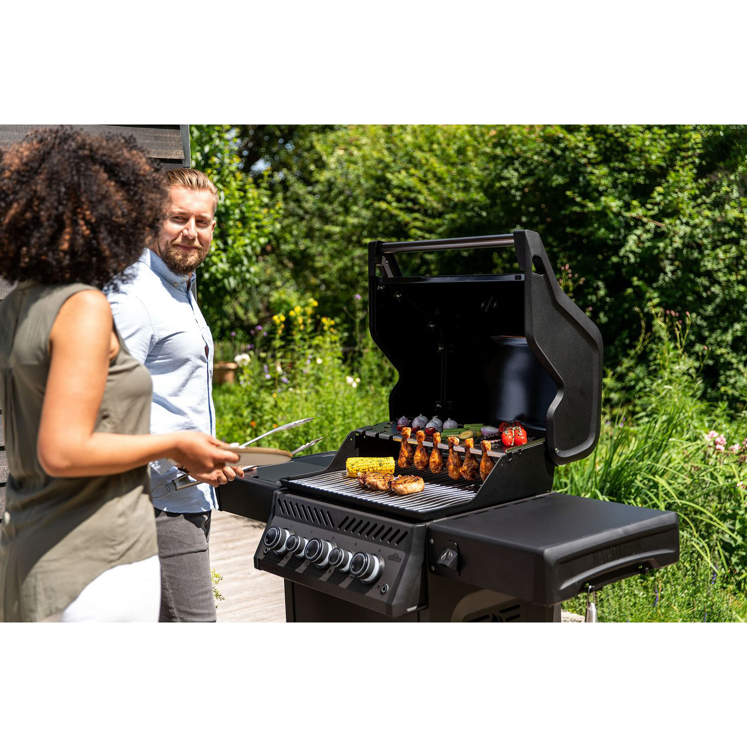 napoleon-phantom-rogue-se-425-rsib-gasbarbecue-matzwart