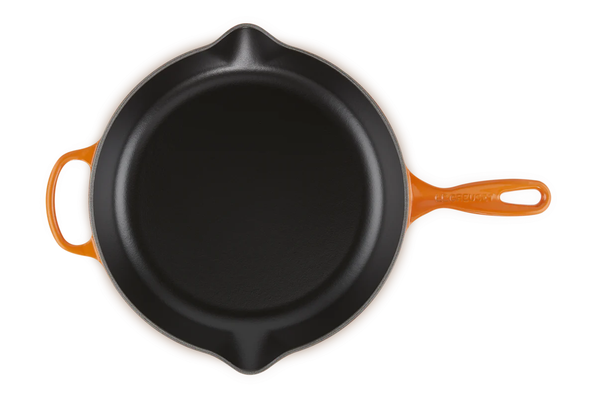 le-creuset-signature-skillet-30cm-oranjerood3.jpg