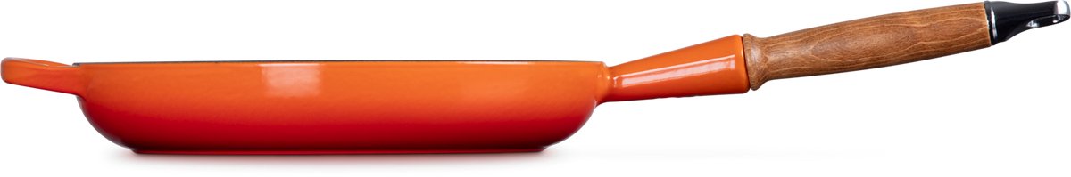 le-creuset-signature-koekenpan-met-houten-steel-24cm-oranjerood4.jpg