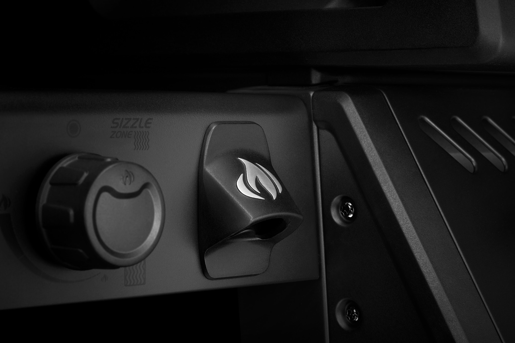 napoleon-phantom-freestyle-425-gasbarbecue-met-rvs-roosters-mat-zwart