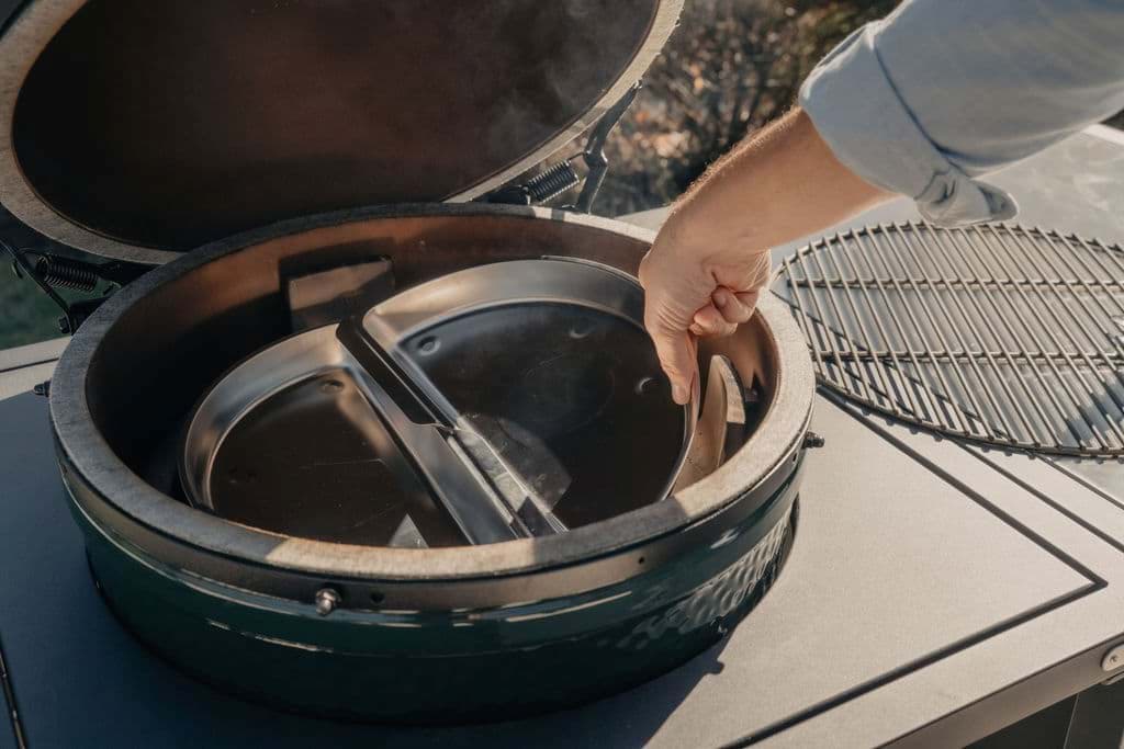 big-green-egg-durable-drip-tray-kit-l3.jpg