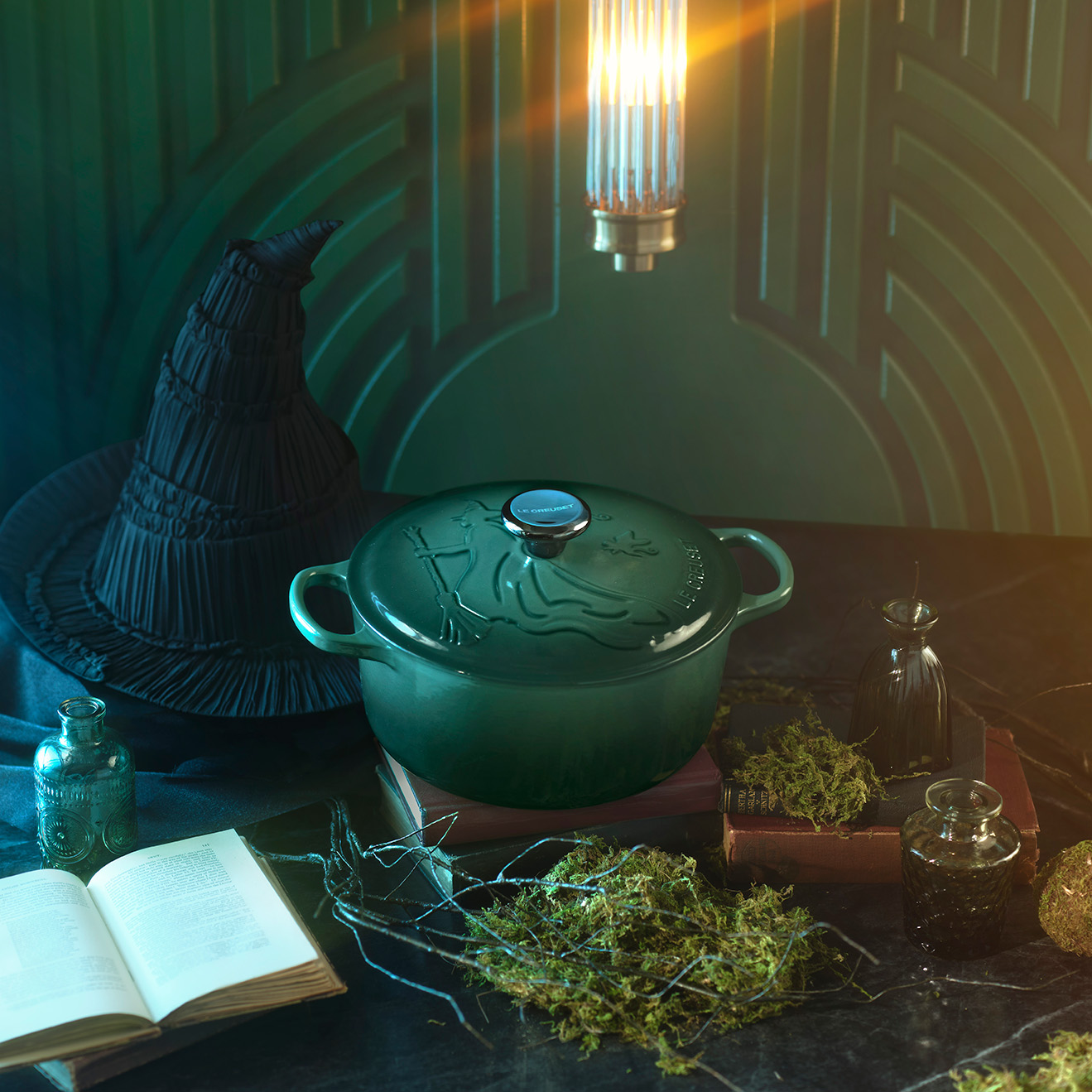 le-creuset-wicked-sfeer-elphaba-2.jpg