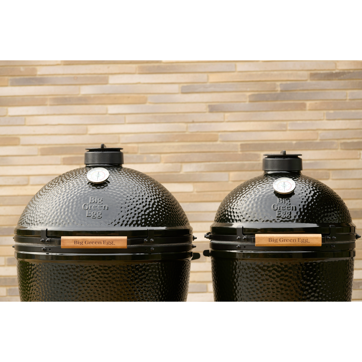 big-green-egg-the-onyx-sfeer-twee-maten.jpg