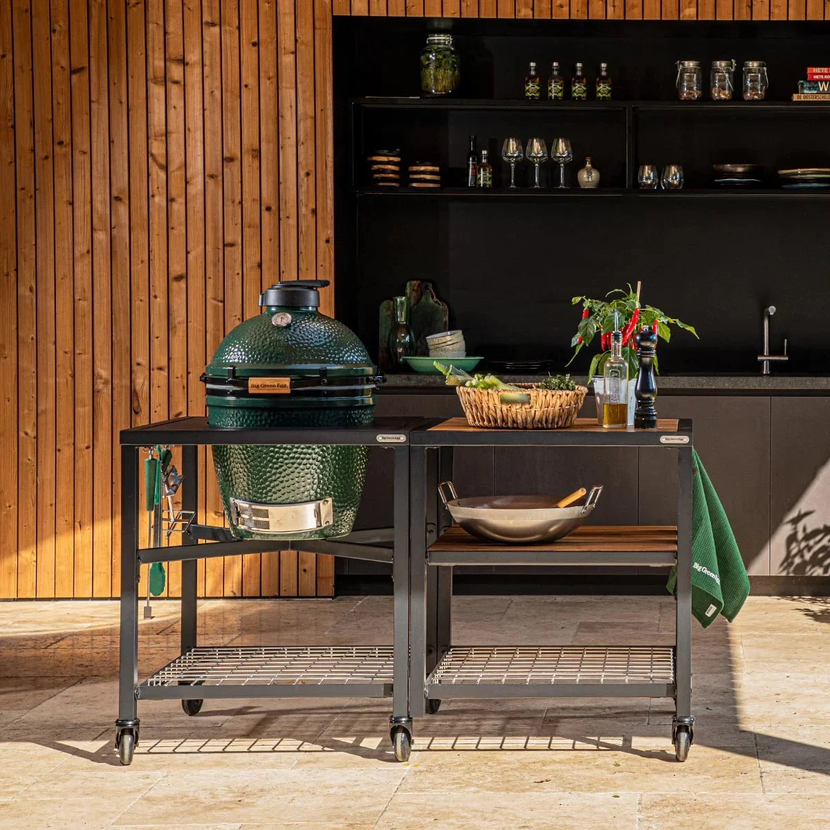 big-green-egg-medium-houtskoolbarbecue-outdoor-kitchen3.jpg