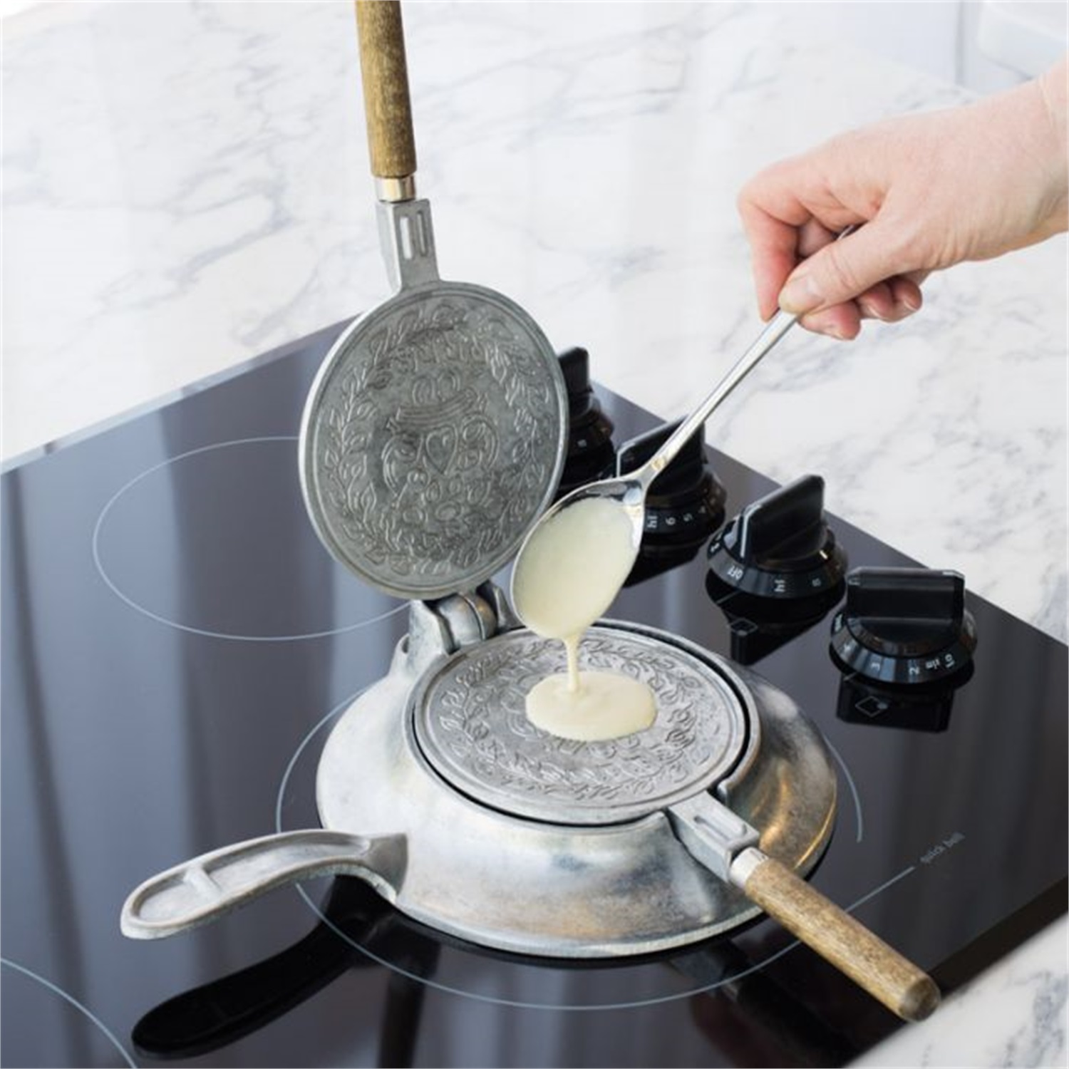 nordic-ware-norwegian-krumkake-en-kniepertie-ijzer-26cm