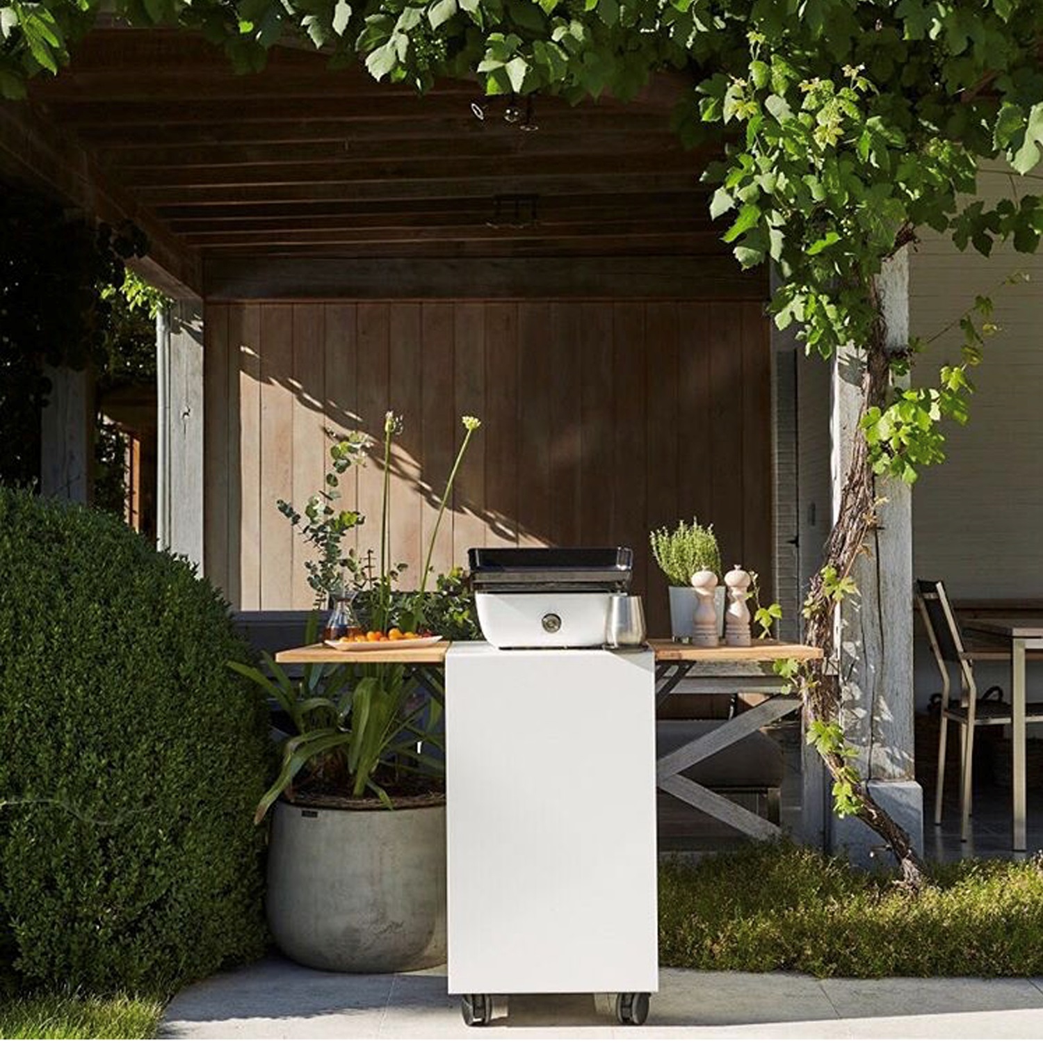 ferleon-trolley-voor-patio-cooker-met-houten-tafels-wit