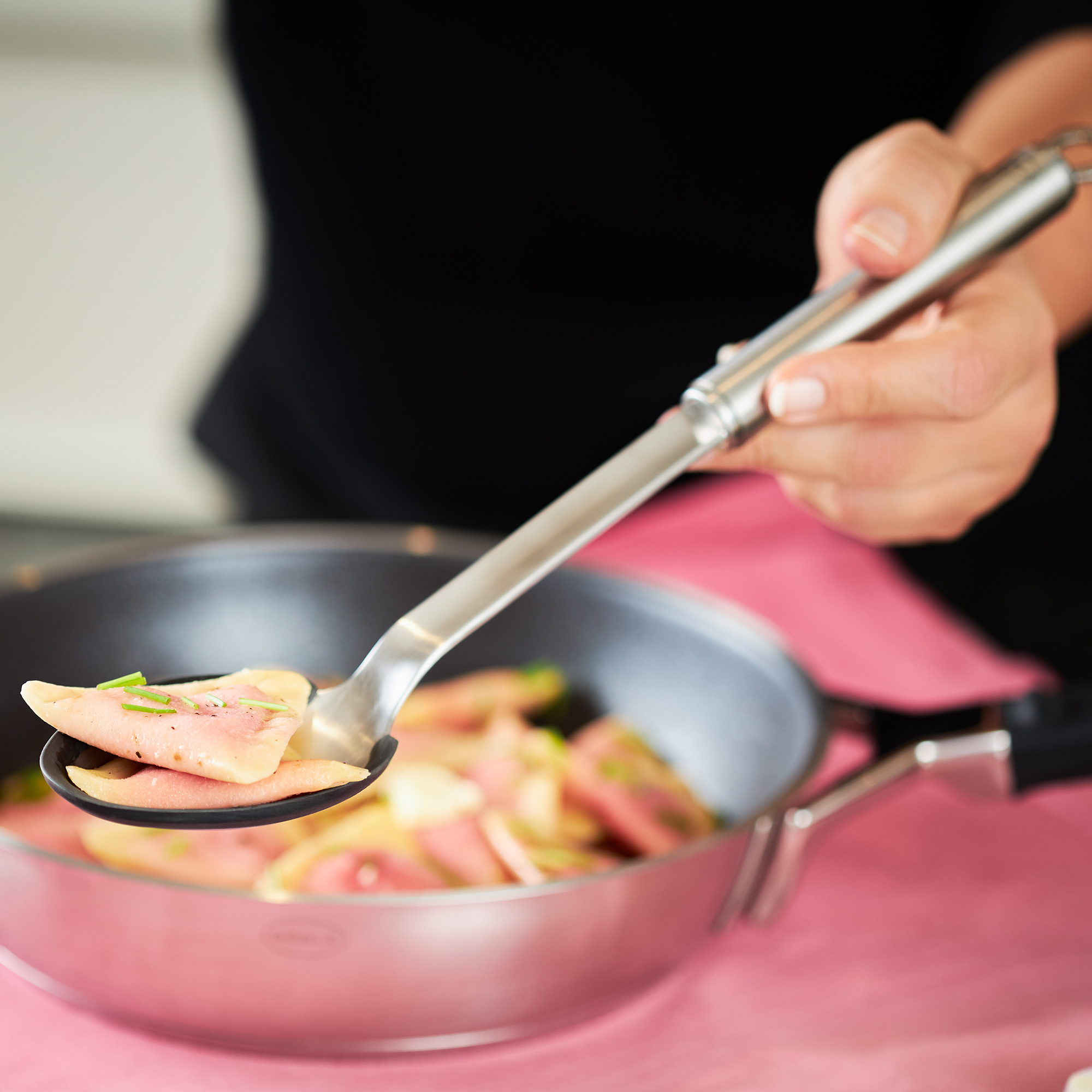 rosle-silicone-series-opscheplepel-34cm_20.jpeg_2jpeg