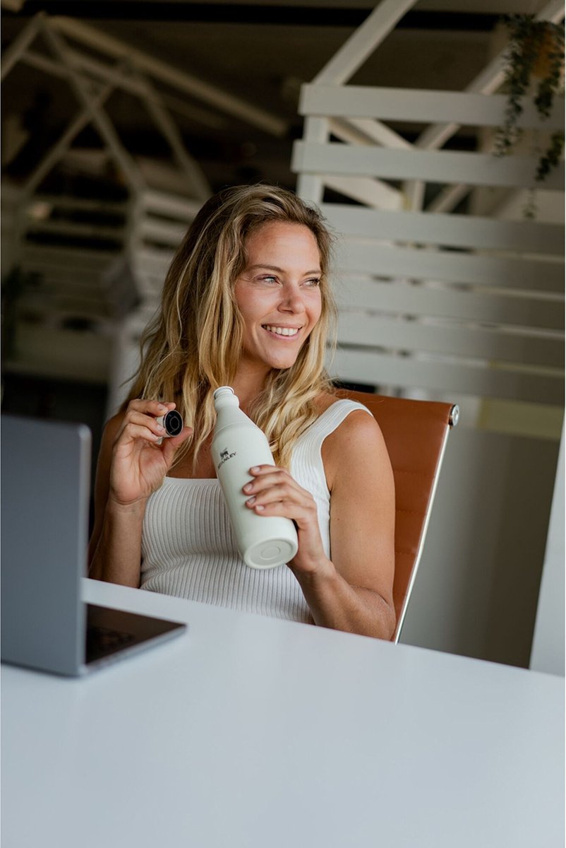 stanley-all-day-slim-waterfles-06l-zwart